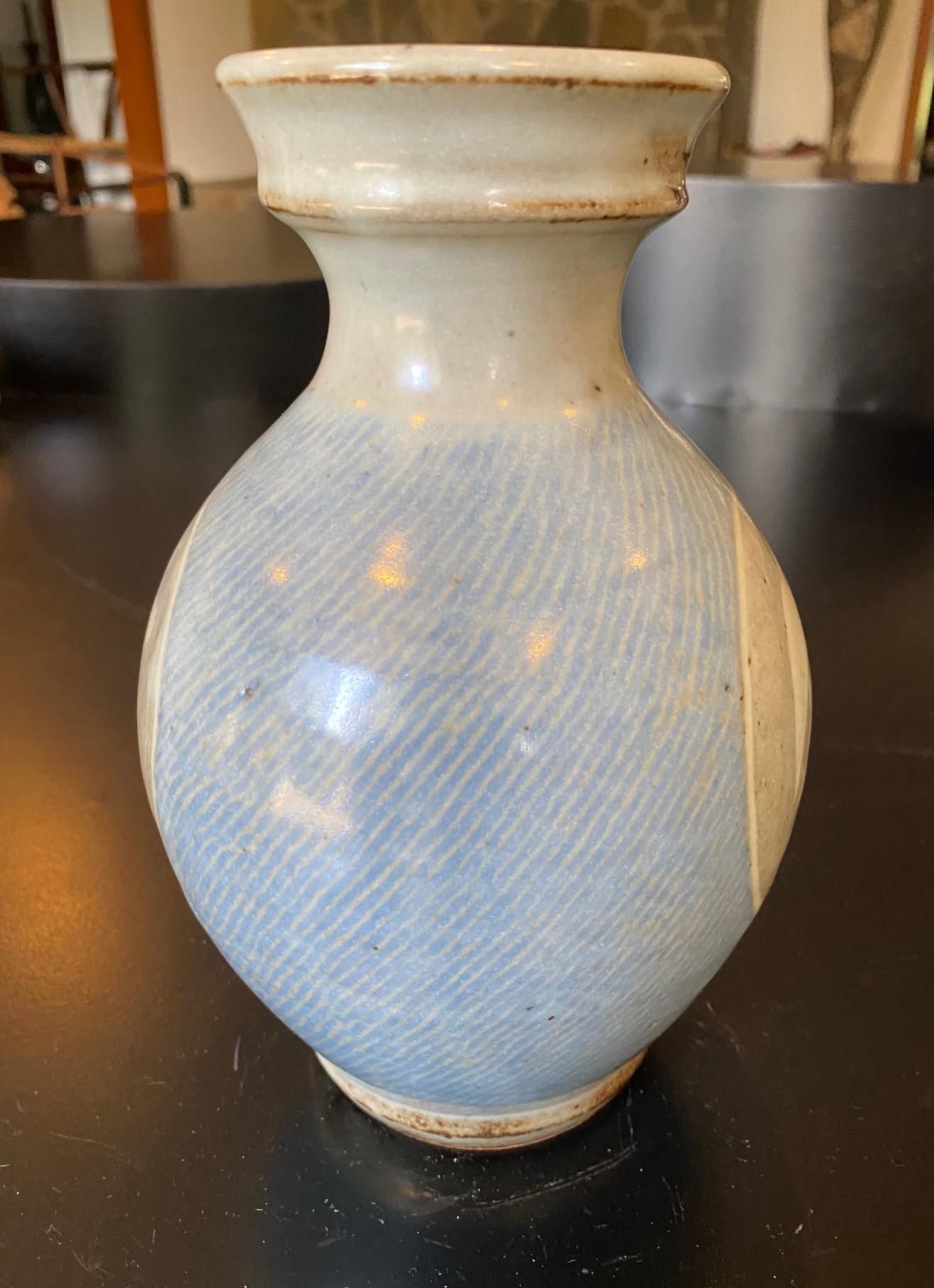 Tatsuzo Shimaoka Signed Japanese Mingei Pottery Glazed Rope Inlay Vase with Box In Good Condition For Sale In Studio City, CA