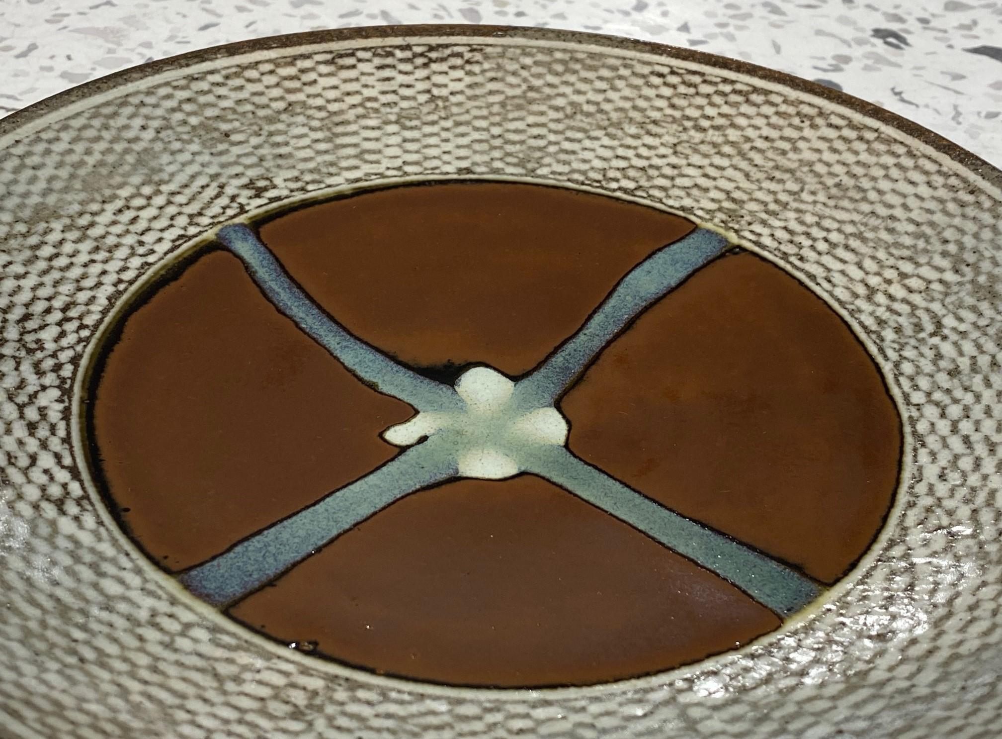 Tatsuzo Shimaoka firma il piatto della ciotola in ceramica Mashiko con intarsio di corda Mingei giapponese In condizioni buone in vendita a Studio City, CA