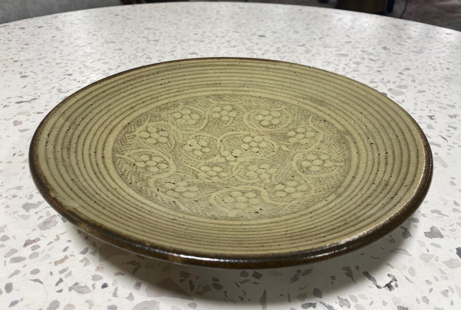 Glazed Tatsuzo Shimaoka Signed Japanese Mingei Rope Inlay Mashiko Pottery Plate Charger For Sale