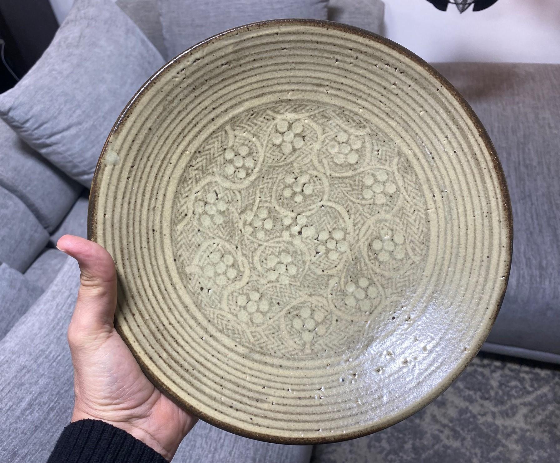 Tatsuzo Shimaoka Signed Japanese Mingei Rope Inlay Mashiko Pottery Plate Charger For Sale 2