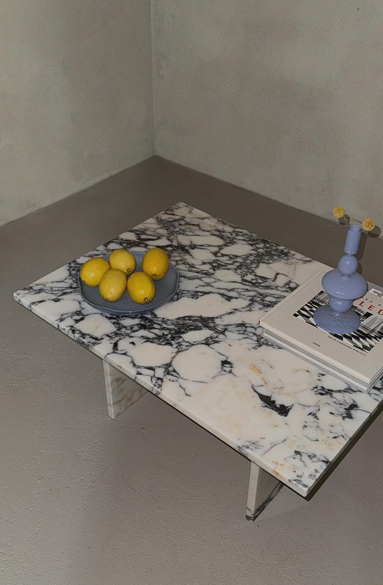Postmoderne Table basse Tattoo Calacatta Viola par Un'common en vente