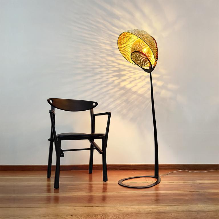 
Prized as the best work of its category in the Novos Talentos Brasileiros (New Brazilian Talents)
Award in 2020, now comes in a new version as a floor lamp. the Tatubepa lamp is a piece with unique and valuable design. It was inspired by the