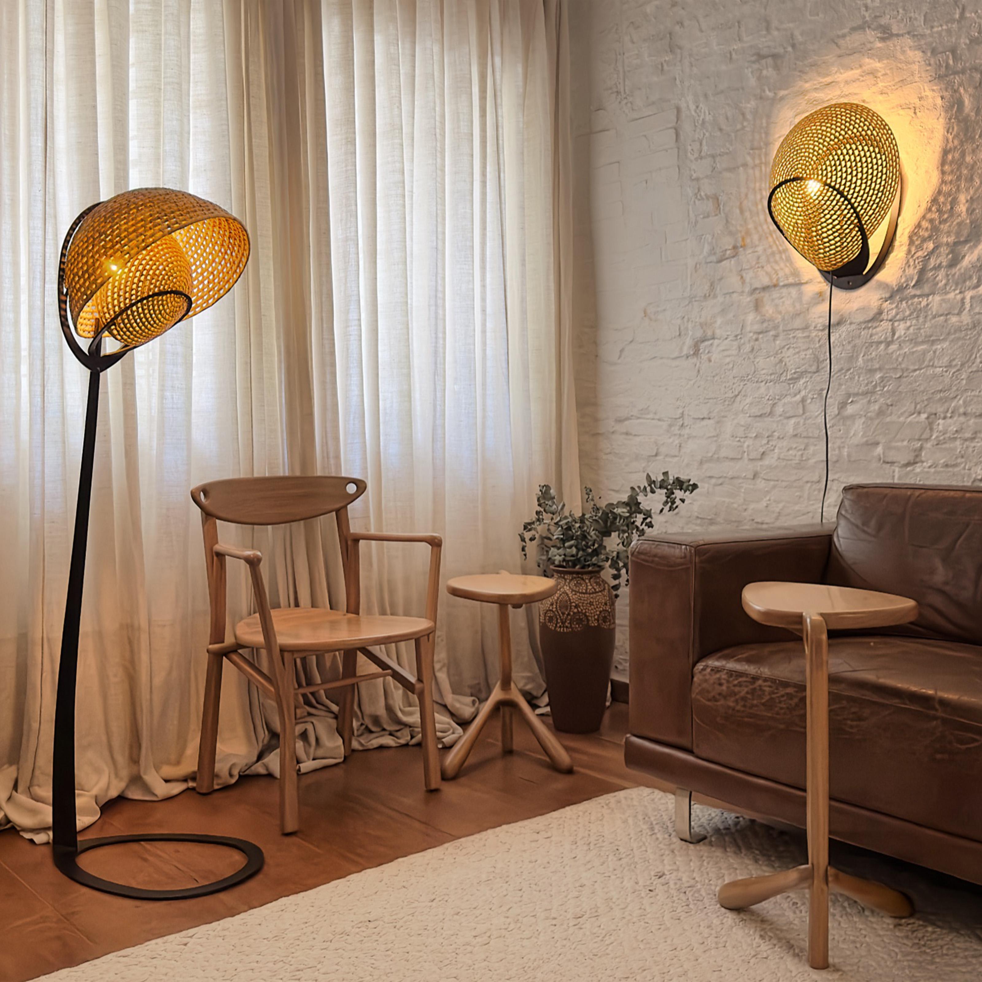 Folk Art Tatupeba Floor Lamp GOLDEN BROWN in Natural Palm Fiber - EU plug typ C For Sale