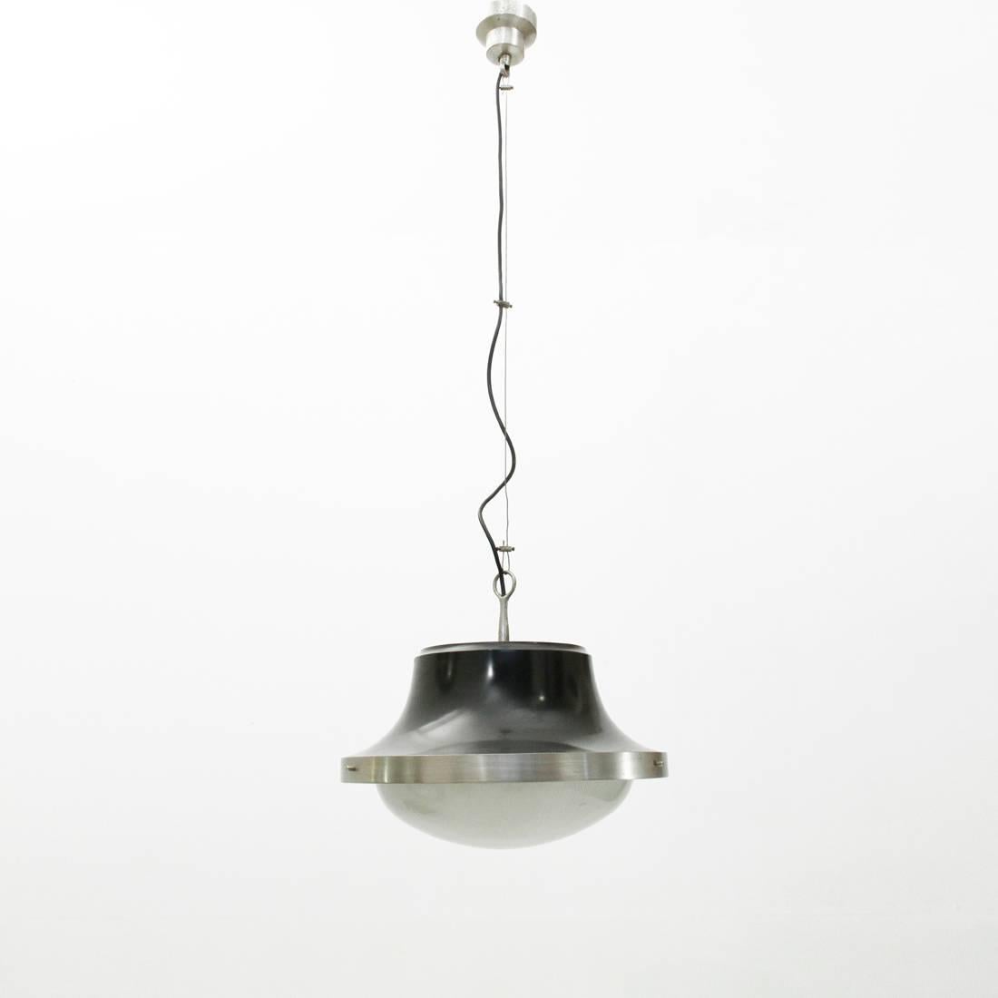 Chandelier produced by Artemide and designed by Sergio Mazza for the XII Triennale of Milan.
Diffuser in black painted aluminum.
Pressed glass cup.
Rosette and hook in nickel-plated brass.
Good condition, some signs due to normal use over