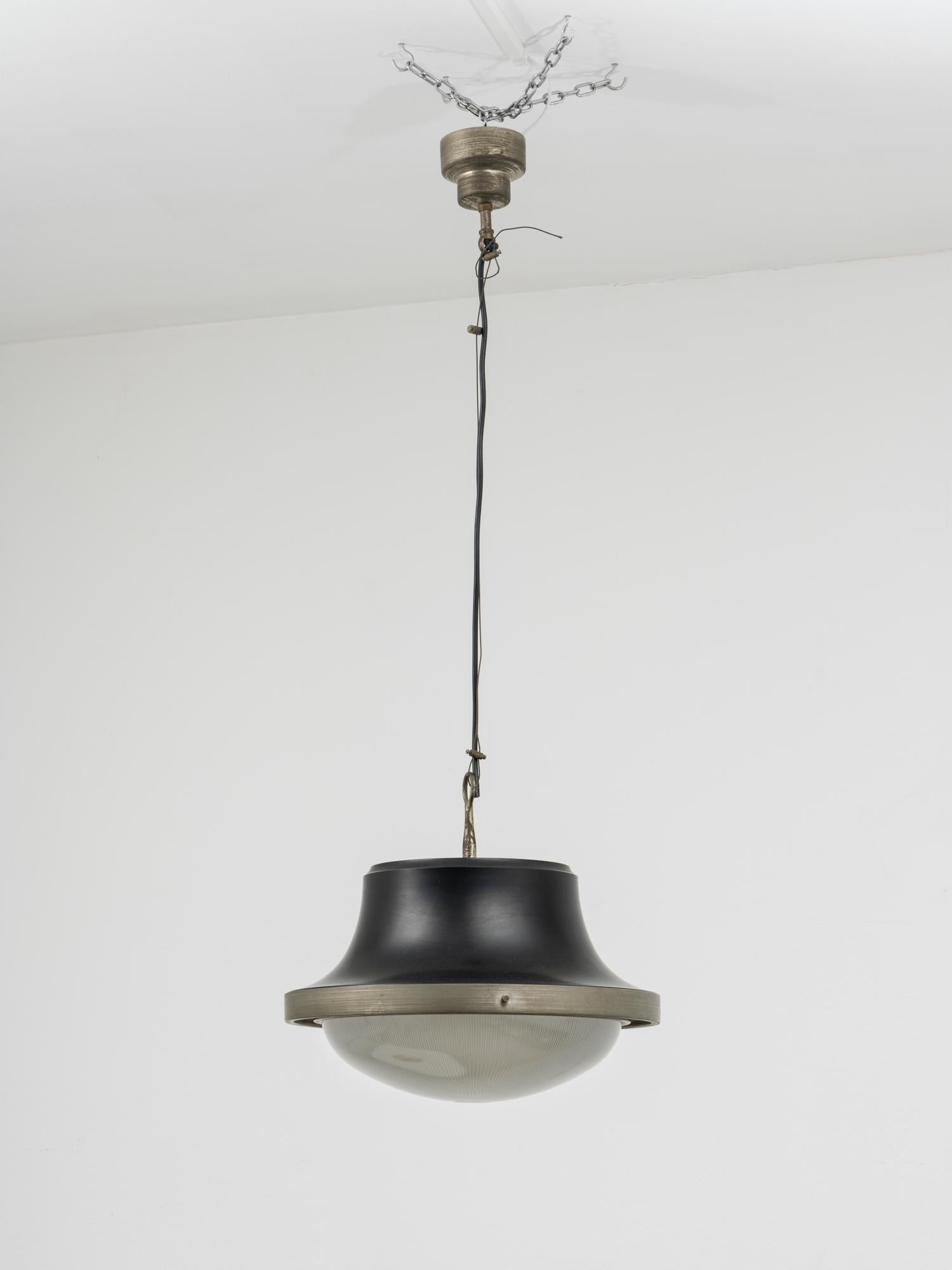 Mid-Century Modern  Lampe suspendue Tau pour Artemide Sergio Mazza & Artemide  en vente