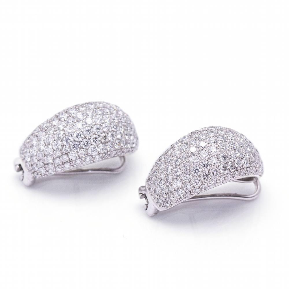 Women's Gold Earrings  Brilliant Cut Diamonds with a total weight of 5.92ct in G/Vs quality  Special Omega Clasp for better fit and comfort  18kt White Gold  15.33 grams.  Measures: Width : 13mm / Length 24mm  This item is in perfect condition  Ref.