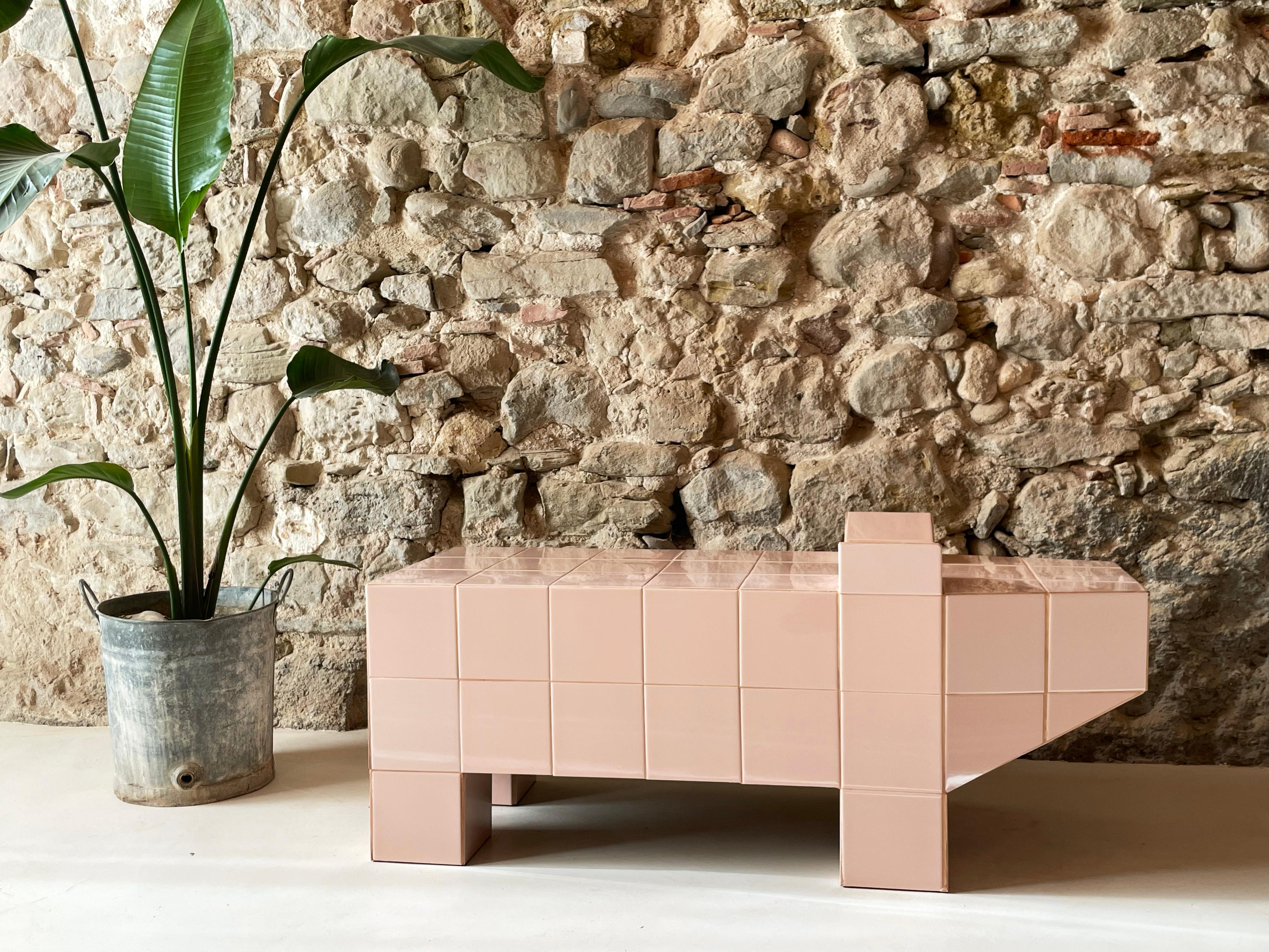 Skulpturaler Couchtisch aus Keramik mit rosa Kacheln und Schweins taula Porca von Bussoga im Zustand „Neu“ im Angebot in Barcelona, ES