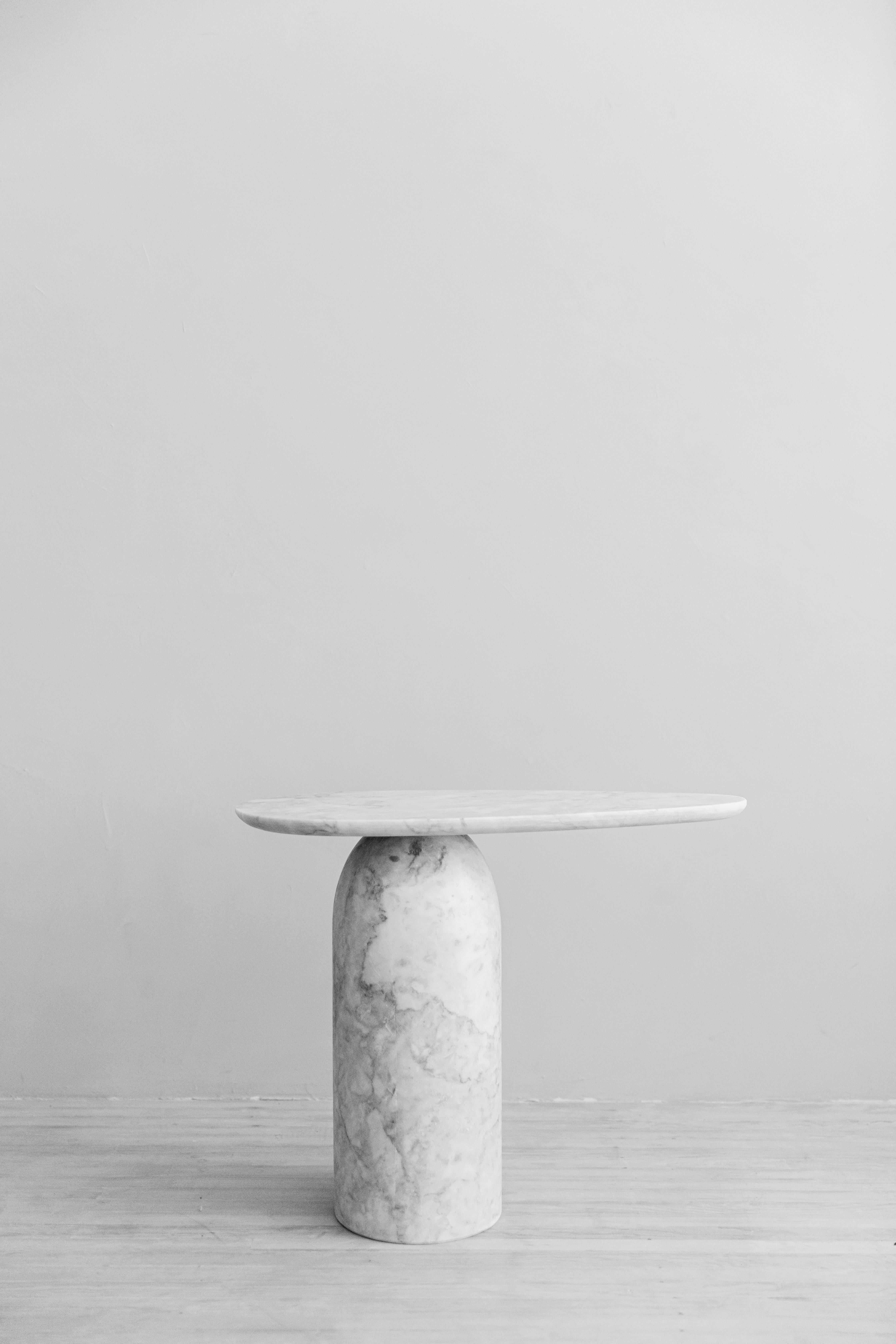 Moderne Grande table d'appoint en marbre blanc taula en vente