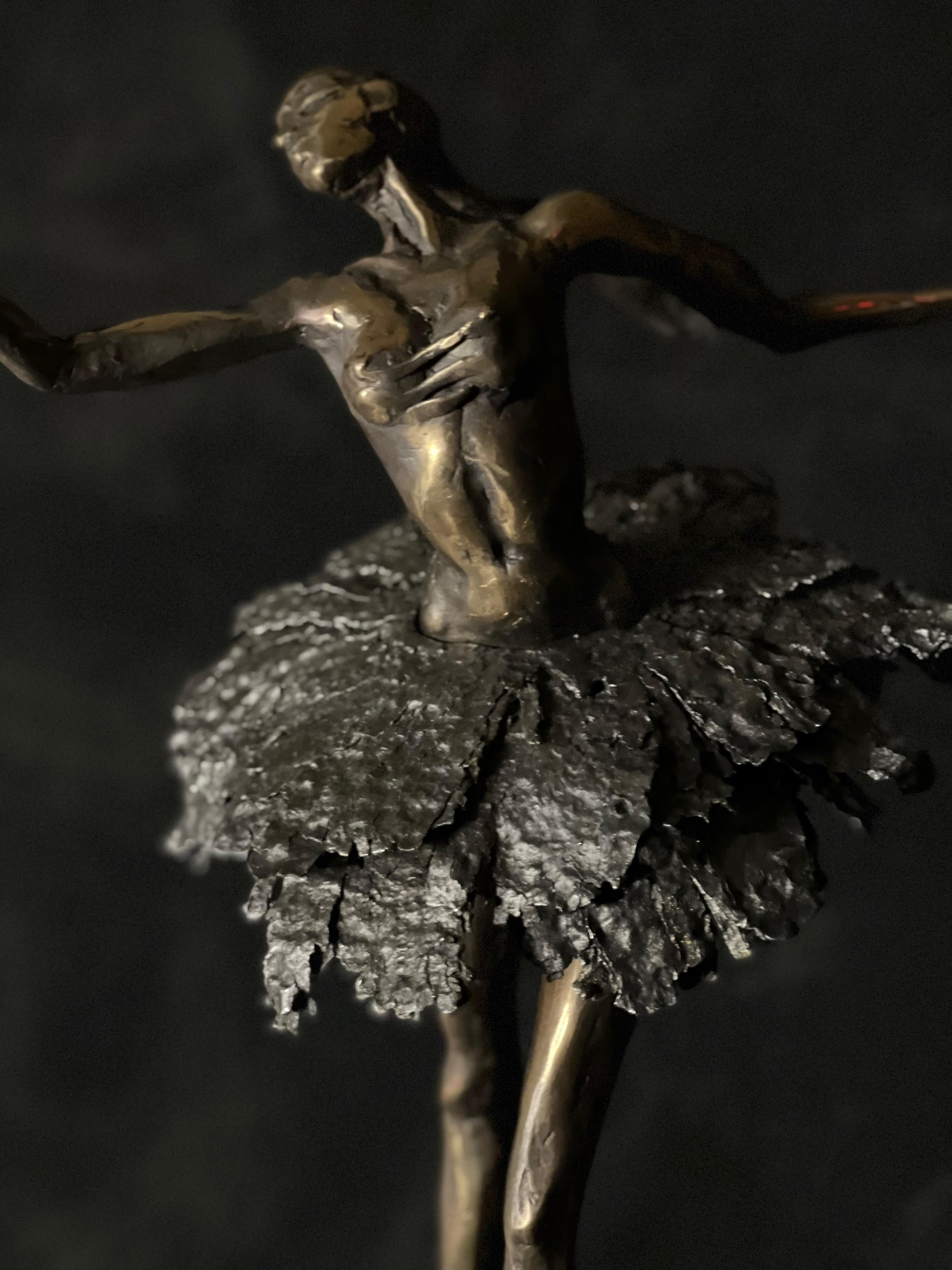Ballerina-Tänzerin - Bronze-Tänzer-Skulptur im Angebot 2