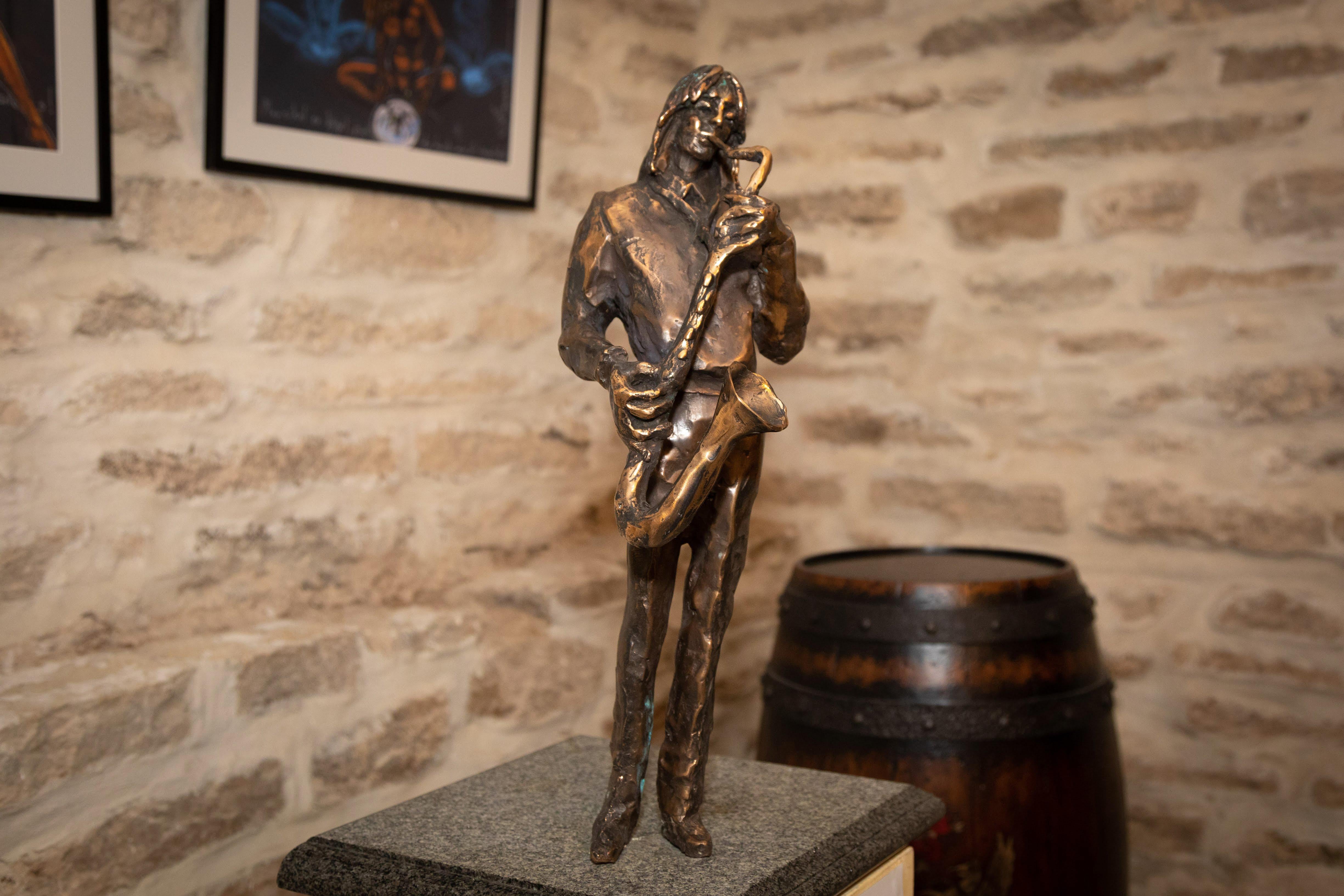 L'homme Saxe - la sculpture en bronze du saxophoniste en vente 3