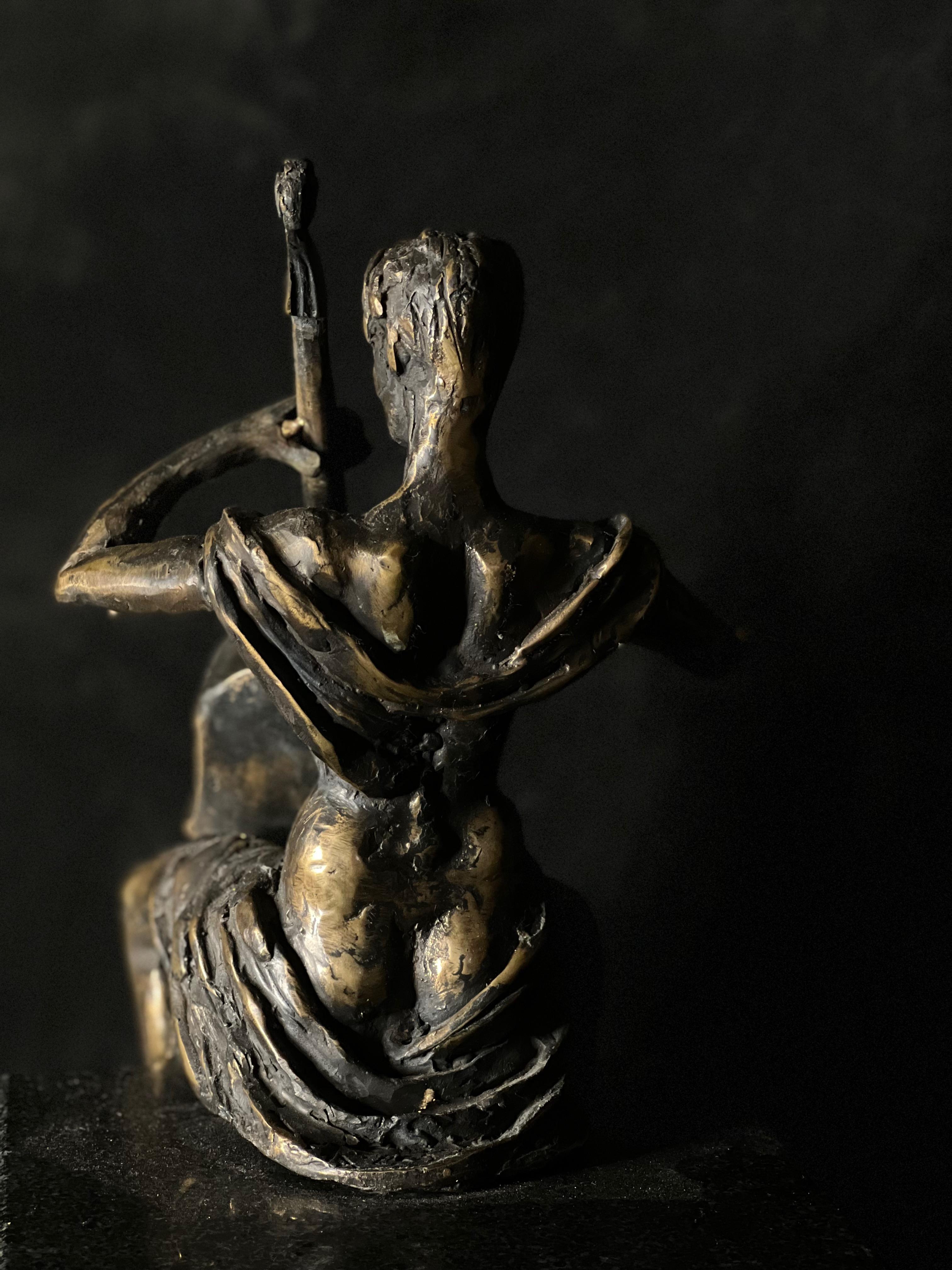 Sculpture en bronze issue de la sélection musicale de Tauno Kangro. Bronze de la musique du Cello.