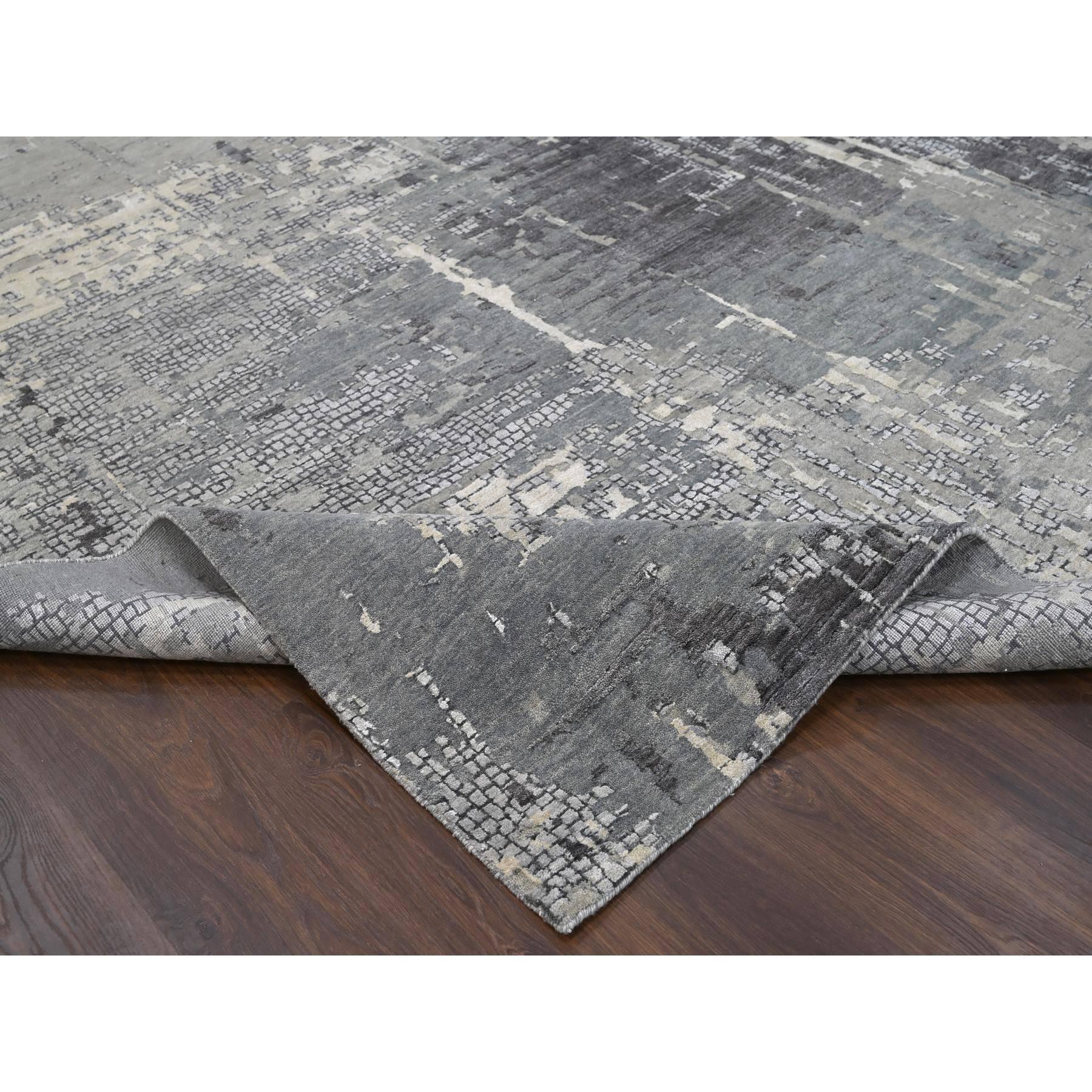 Handgeknüpfter übergroßer orientalischer Teppich aus Wolle und Seide in Taupe mit abstraktem Mosaikdesign (21. Jahrhundert und zeitgenössisch) im Angebot