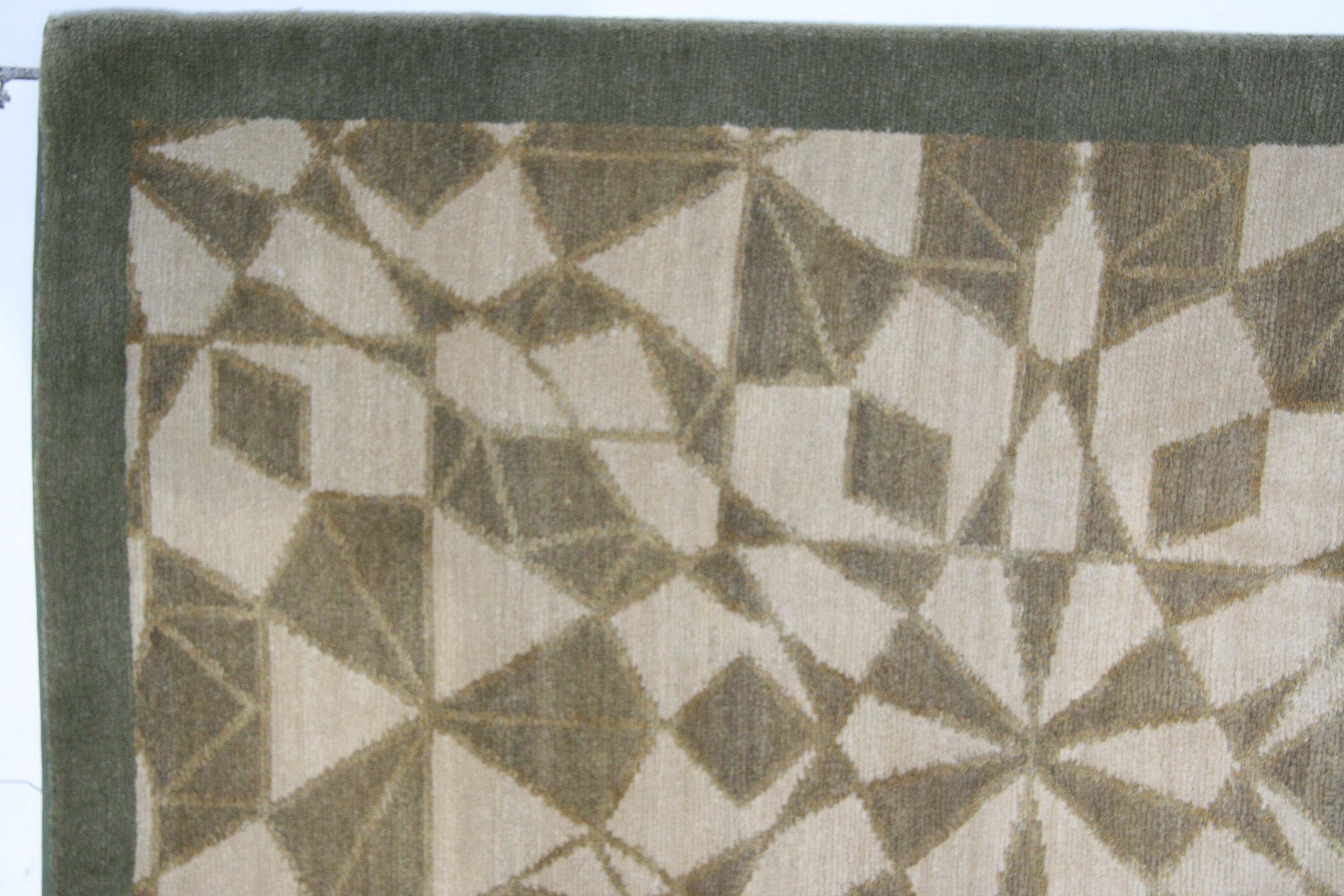 Taupe und Ecru Kaleidoscope Vorleger (Handgeknüpft) im Angebot
