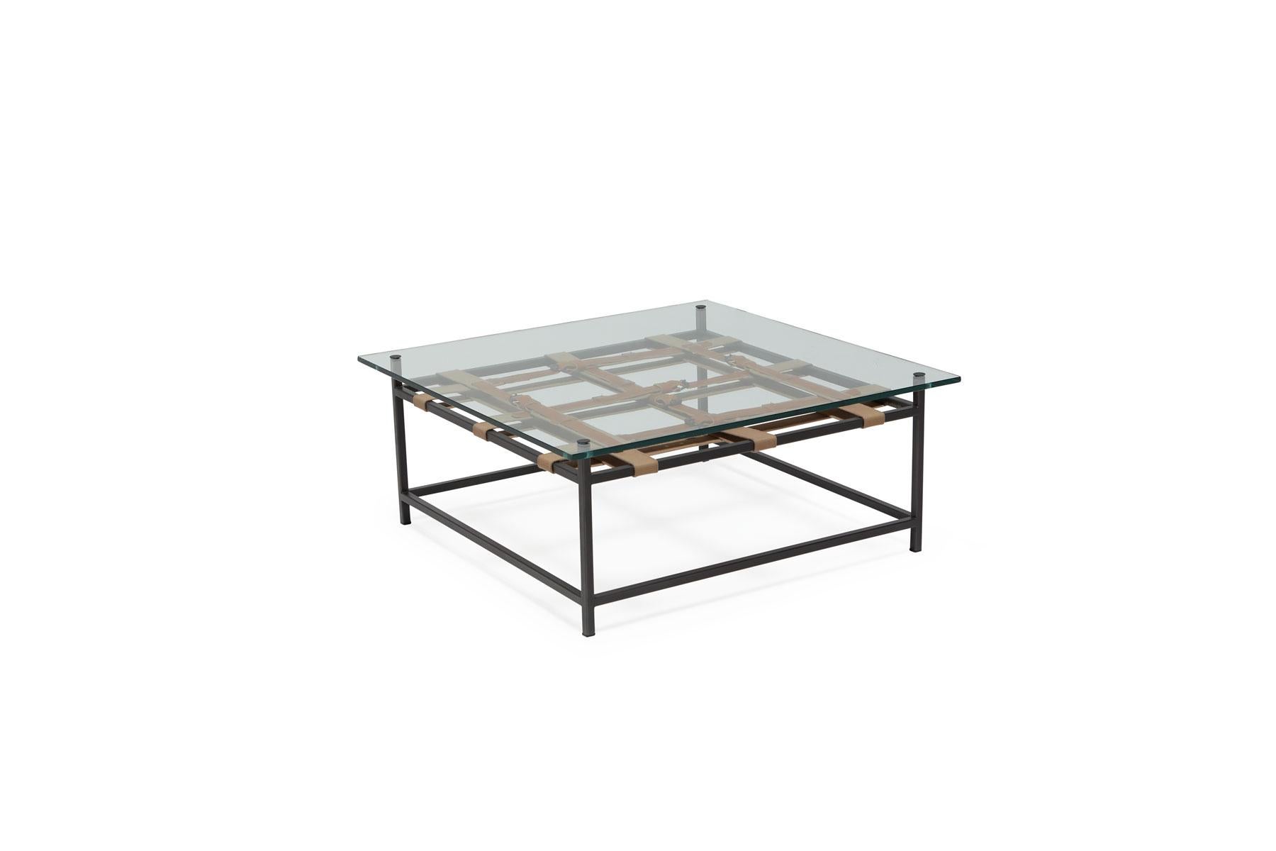 Moderne Table basse en verre ceinturée en vente