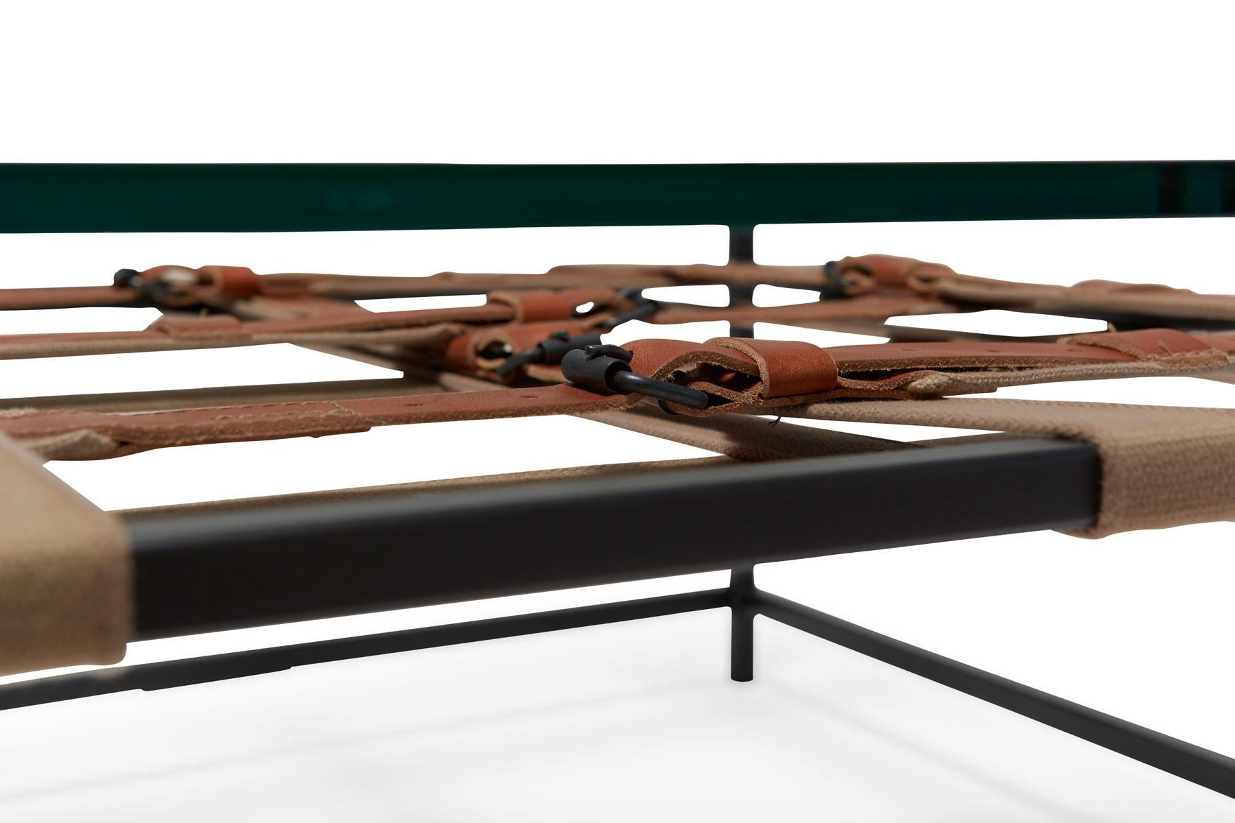 Table basse en verre ceinturée en vente 1