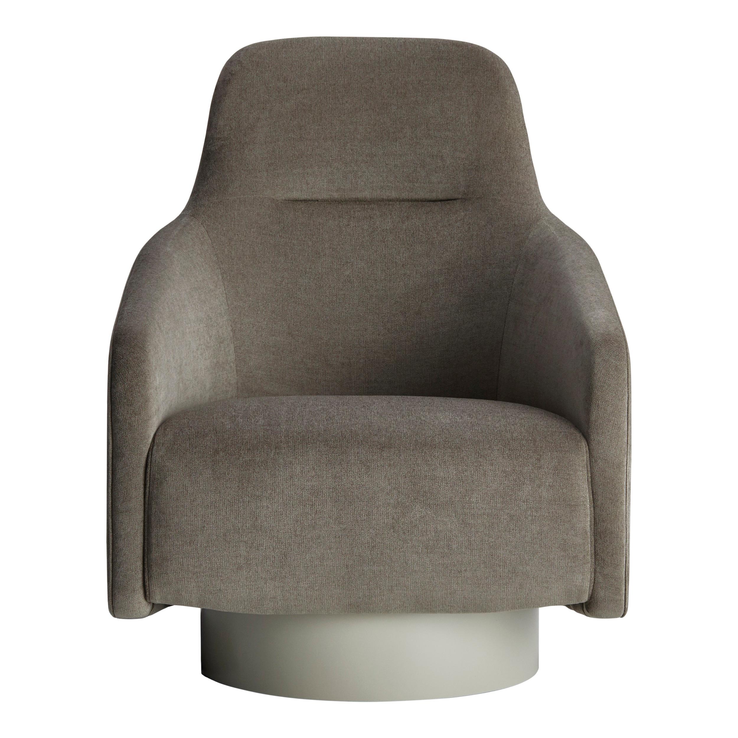 With a sophisticated and modern design, our Boémia II Swivel armchair is a must-have for your living room. High-back designed for more comfort.

Upholstered with resistance 04 taupe and matte lacquered base in 2005-Y20R color.