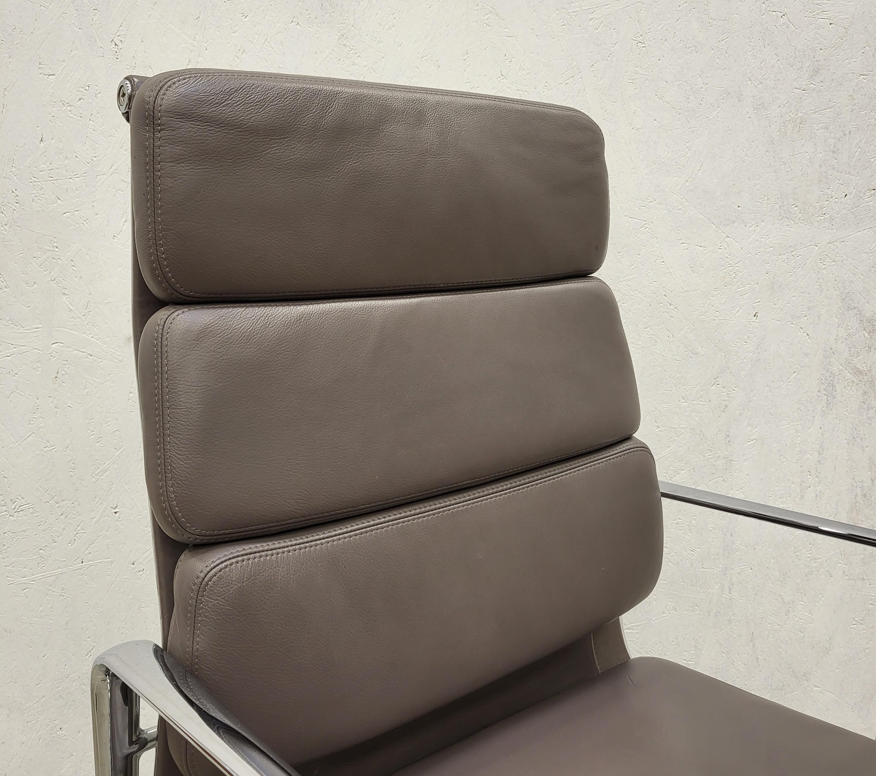 Taupe Brown Vitra EA219 Soft Pad Office Chair von Charles Eames, 2012 im Zustand „Gut“ in Aachen, NW