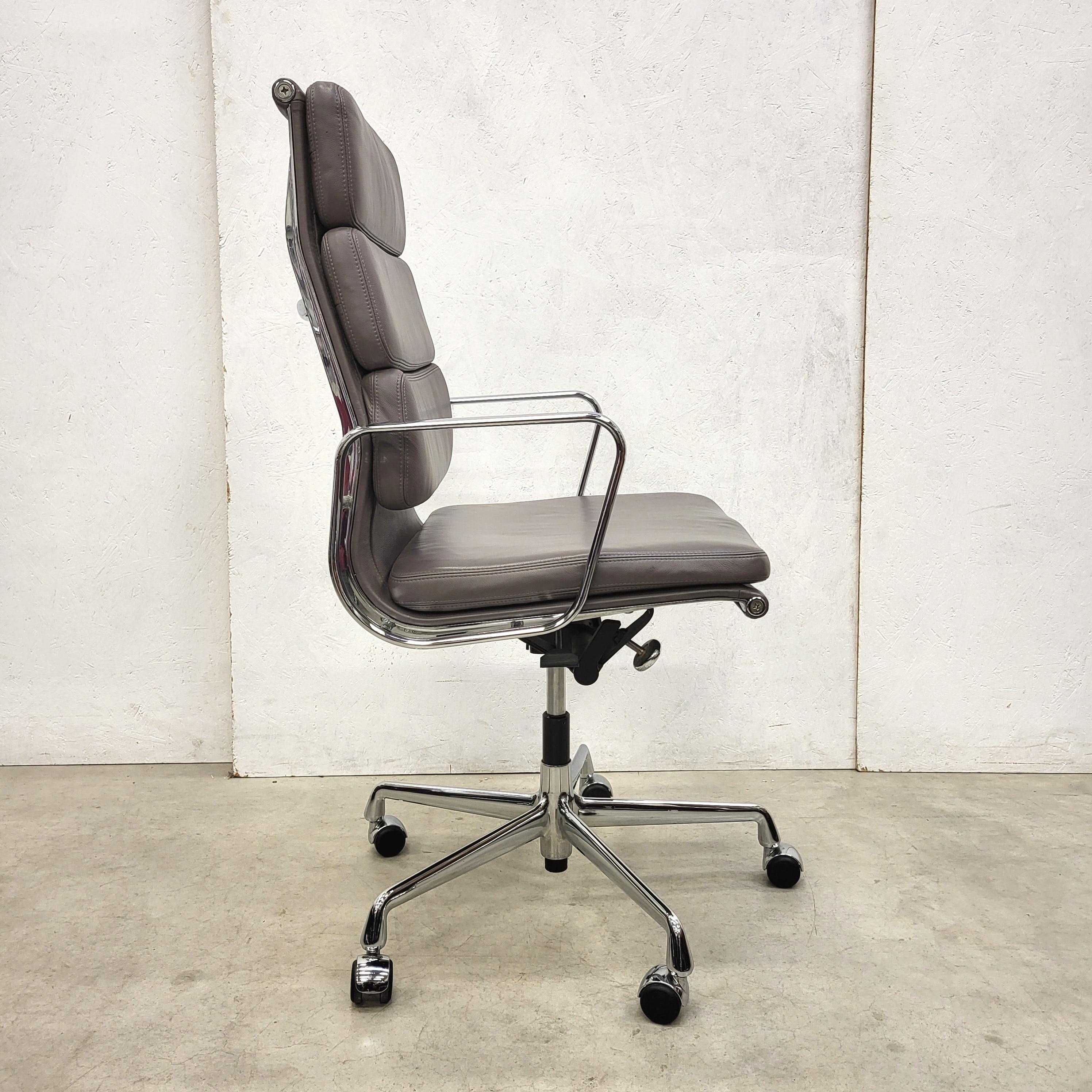 Contemporary Taupe Brown Vitra EA219 Soft Pad Office Chair by Charles Eames, 2012