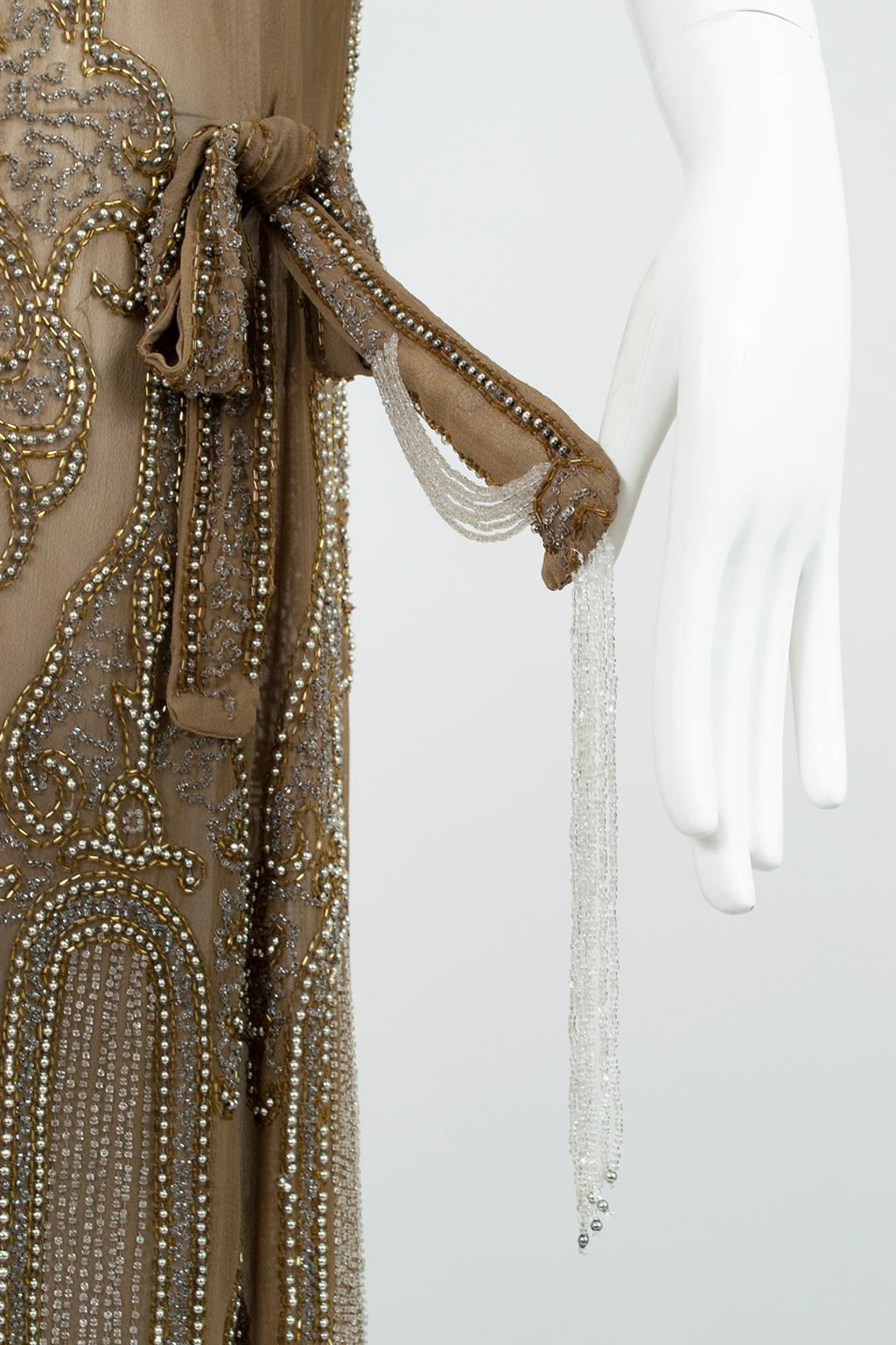 Taupe Crêpe Scallop Hem Flapper Dress with Silver-Plate Glass Beads – M, 1920s For Sale 6