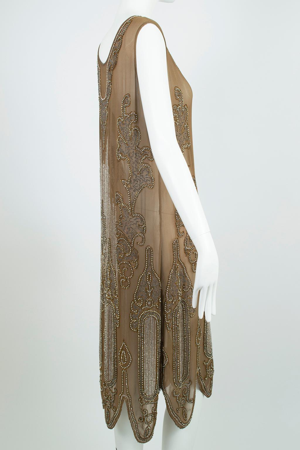 Taupe Crêpe Scallop Hem Flapper Dress with Silver-Plate Glass Beads – M, 1920s In Good Condition For Sale In Tucson, AZ