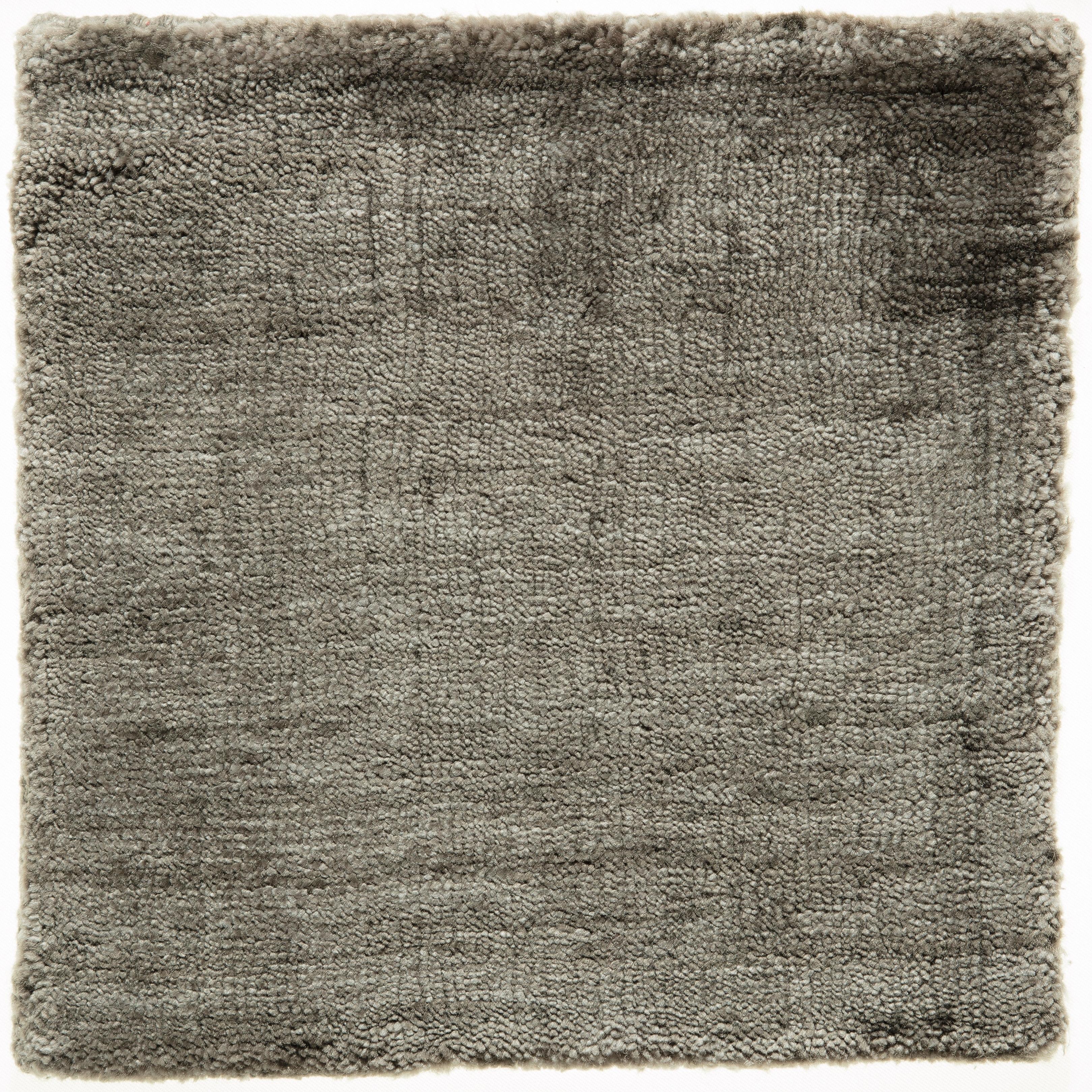 Contemporary Tonal Taupe Gray Hand-Loomed Bamboo Silk Solid Grey Rug in Any Size (Handgewebt) im Angebot