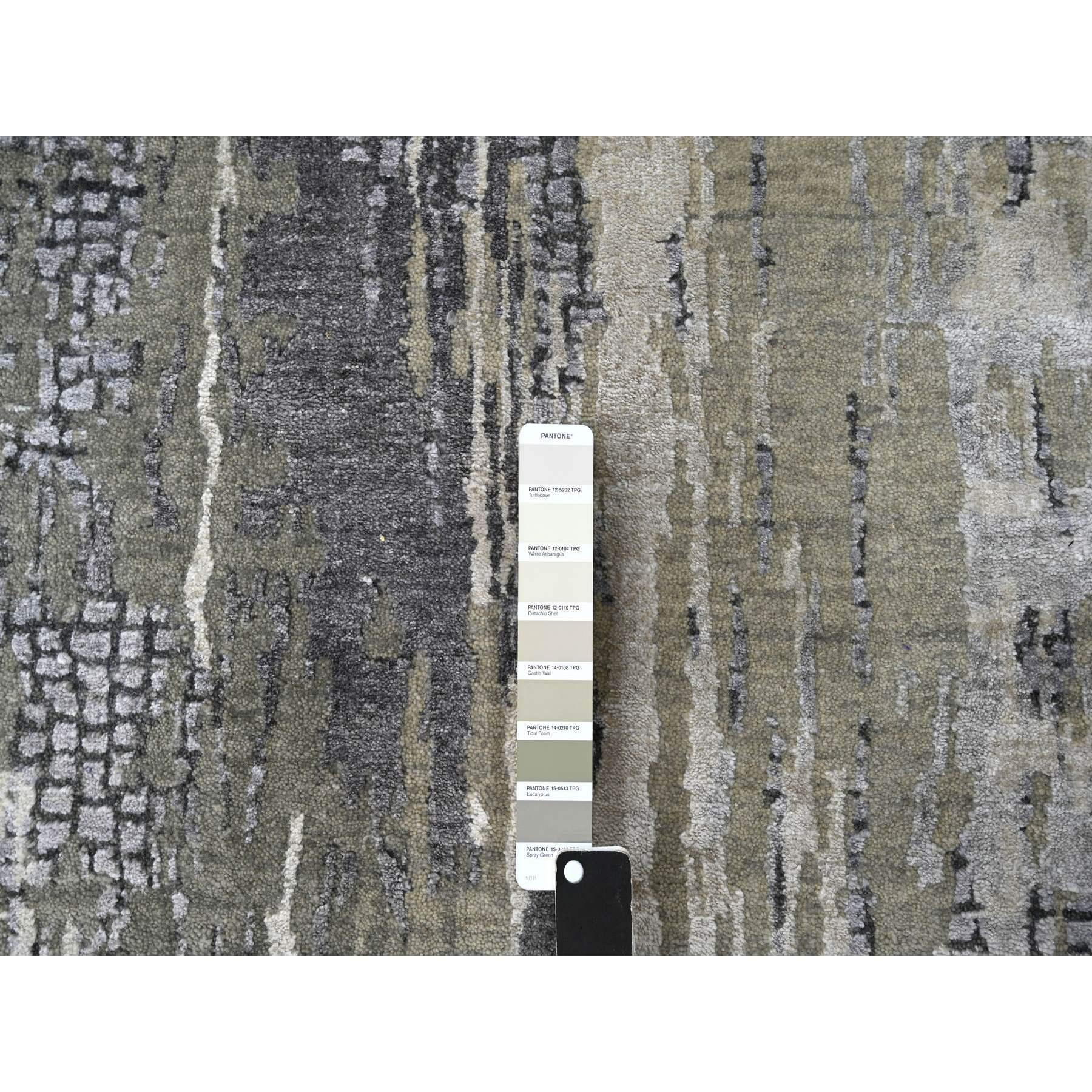 Taupe Hand geknüpft Abstrakt mit Mosaik-Design Wolle-Seide XL Läufer Orientteppich (Indisch) im Angebot