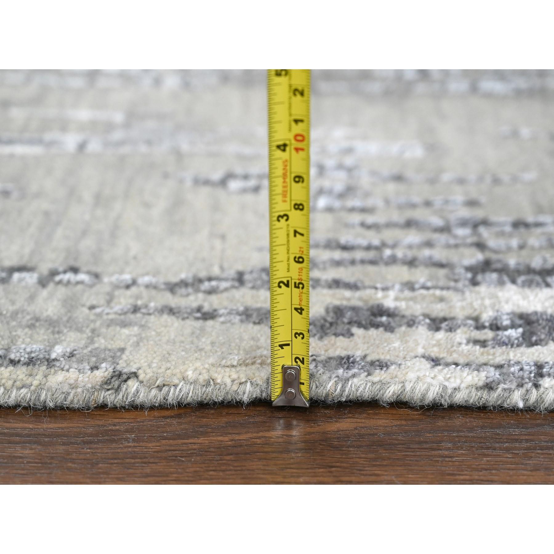 Taupe Hand geknüpft Abstrakt mit Mosaik-Design Wolle-Seide XL Läufer Orientteppich (21. Jahrhundert und zeitgenössisch) im Angebot