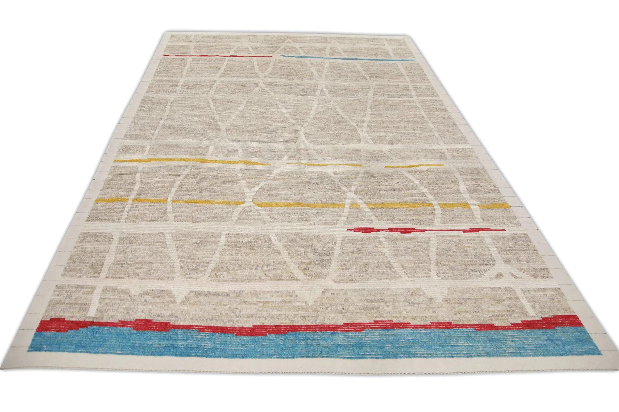 Taupefarbener handgefertigter Tulu-Teppich aus Wolle mit buntem geometrischem Muster 8'8