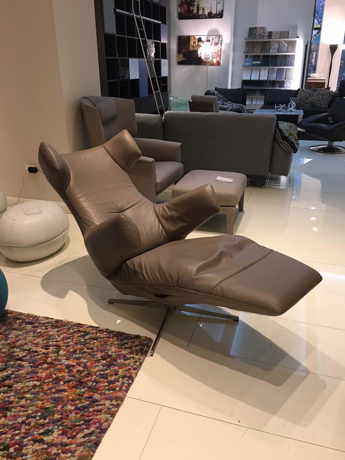 Taupe Leather Battery Powered Recliner with Matt Steel Swivel Base by Leolux (Gebürstet)