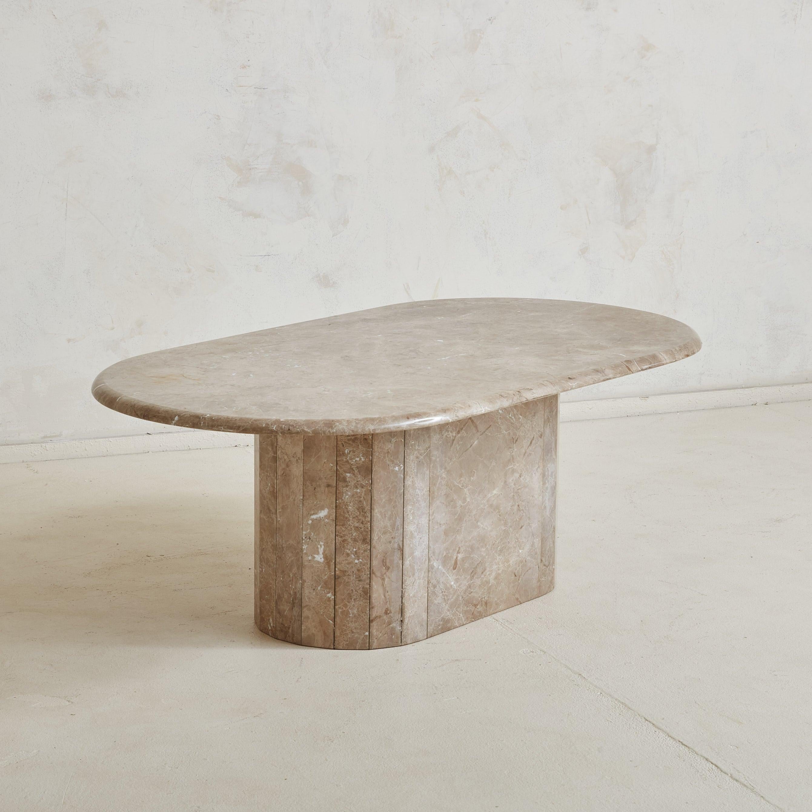 Postmoderne Table basse en forme de pilier en marbre taupe dans le style de Roche Bobois, Italie, années 1980