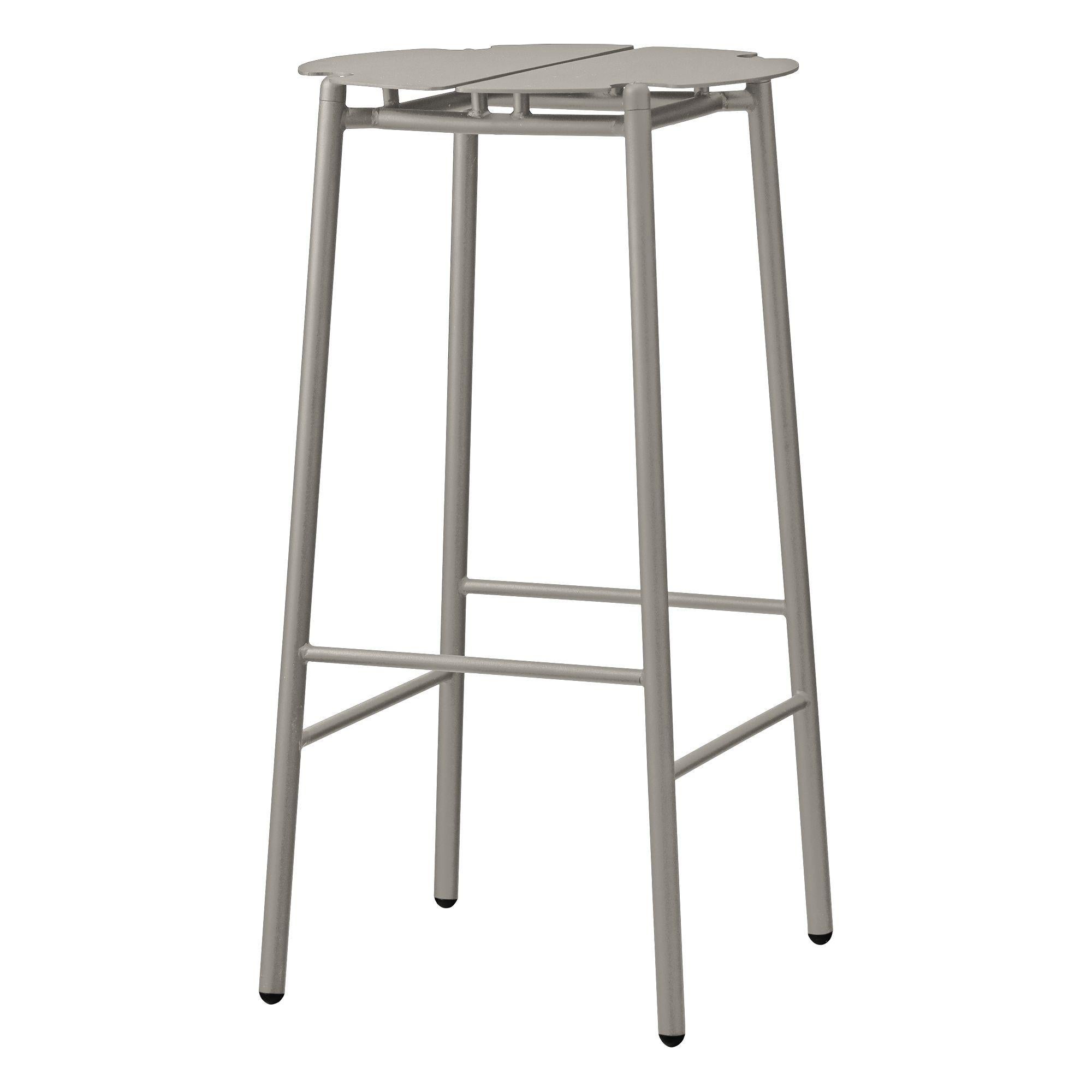 Taupe minimalist bar stool
Dimensions: Diameter 38 x height 75 cm
Materials: steel w. Matte powder coating & aluminum w. Matte powder coating.
Available in colors: taupe, bordeaux, forest, ginger bread, black and, black and gold.

Create a cozy