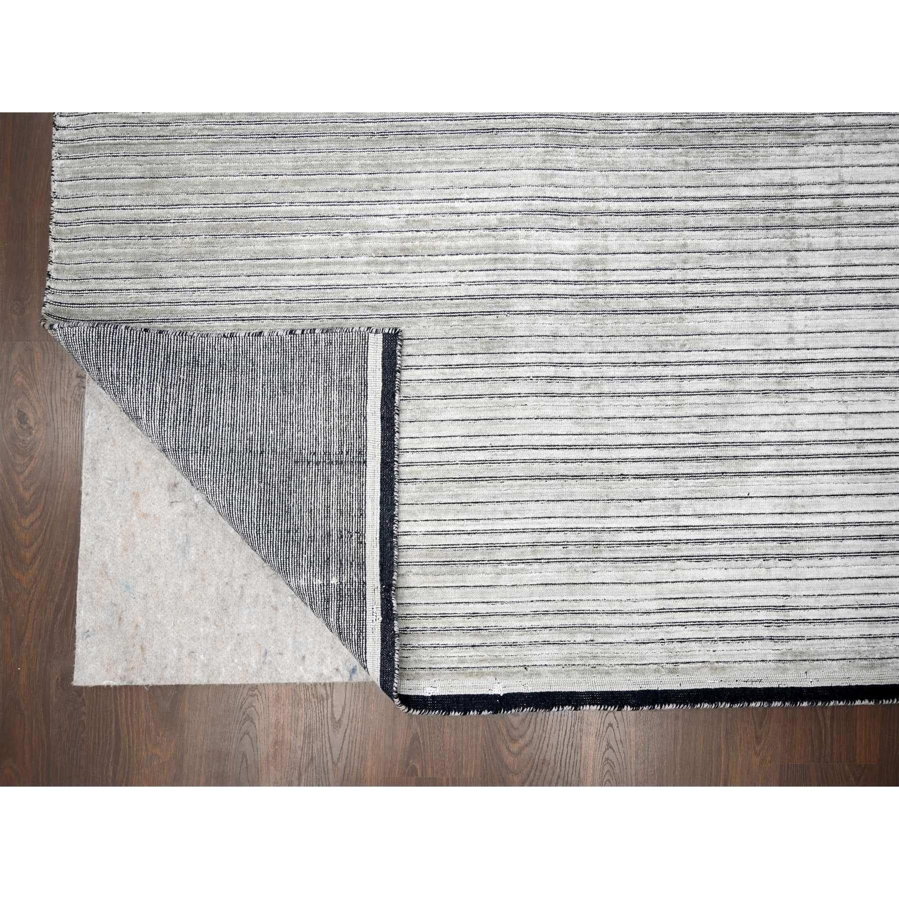 Indiano Tappeto oversize in lana e seta tessuta a mano di colore taupe moderno 14'0