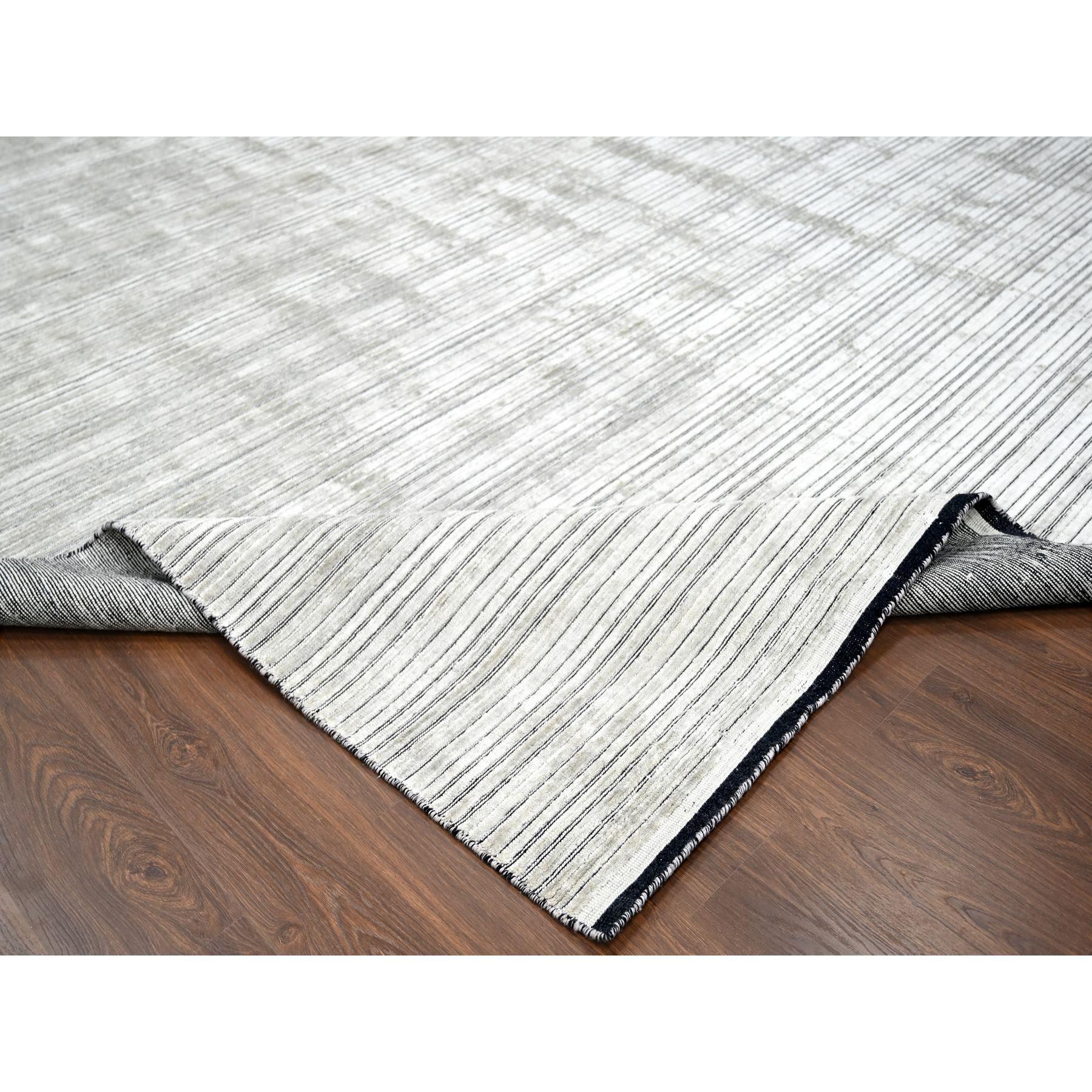 Tappeto oversize in lana e seta tessuta a mano di colore taupe moderno 14'0