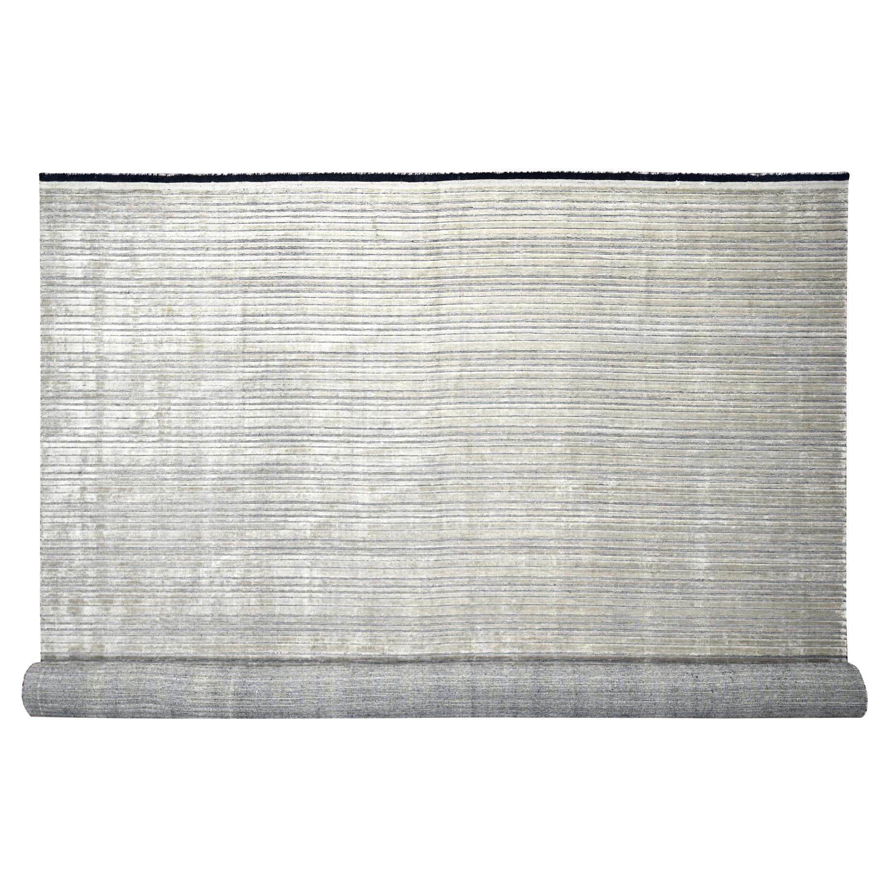 Tappeto oversize in lana e seta tessuta a mano di colore taupe moderno 14'0" x 16'2" in vendita