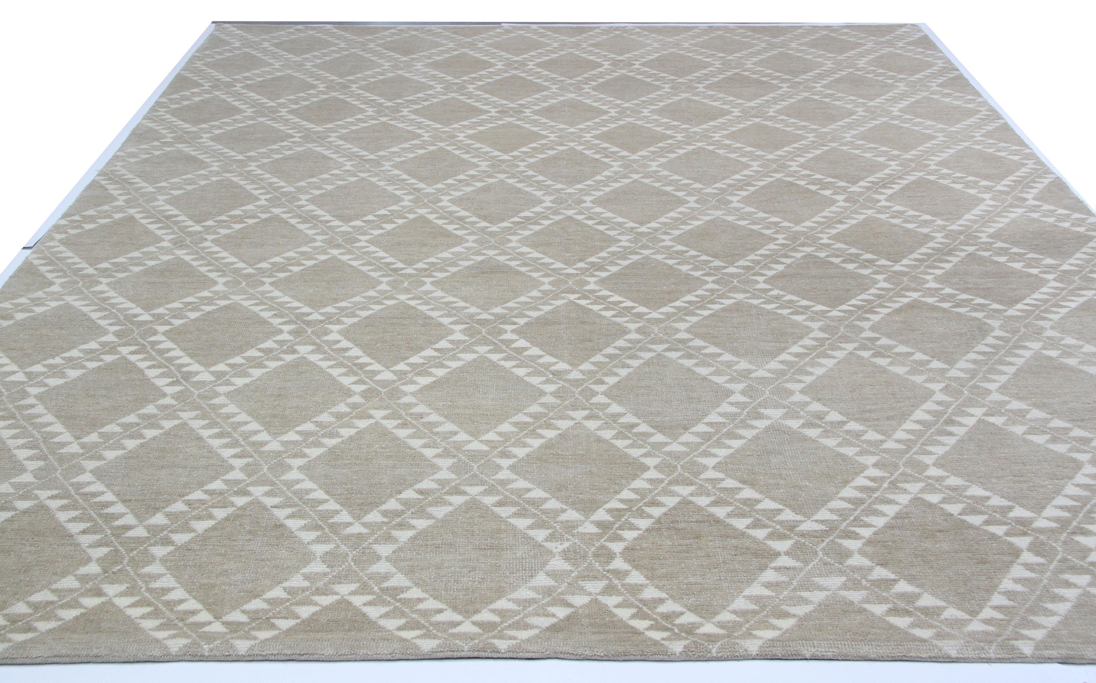Marokkanischer Design-Teppich in Taupe (Indisch) im Angebot