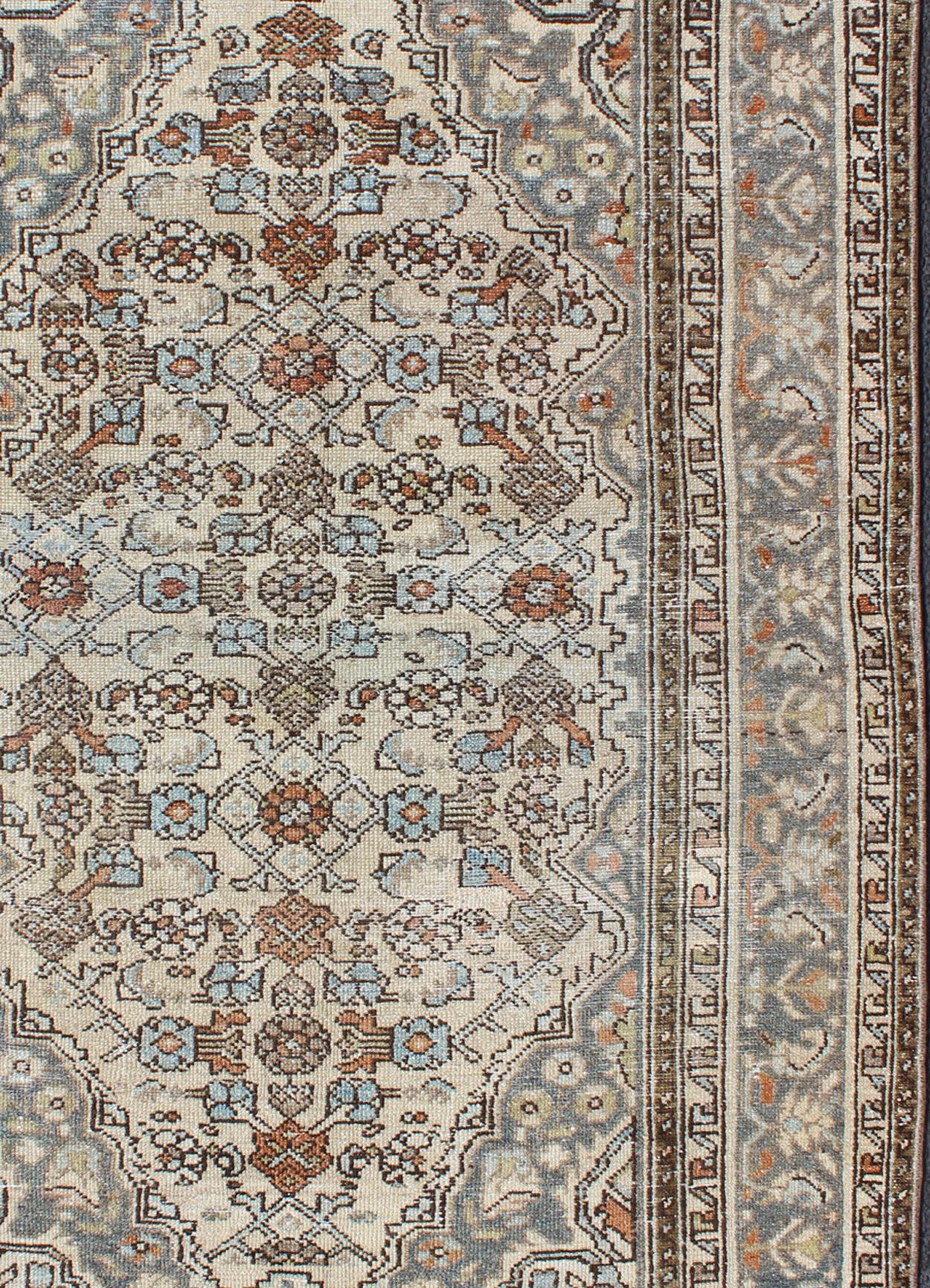 Annodato a mano Grigio/verde, Taupe, Lt. Blu e ruggine, marrone Antico persiano afflitto  Malayer in vendita