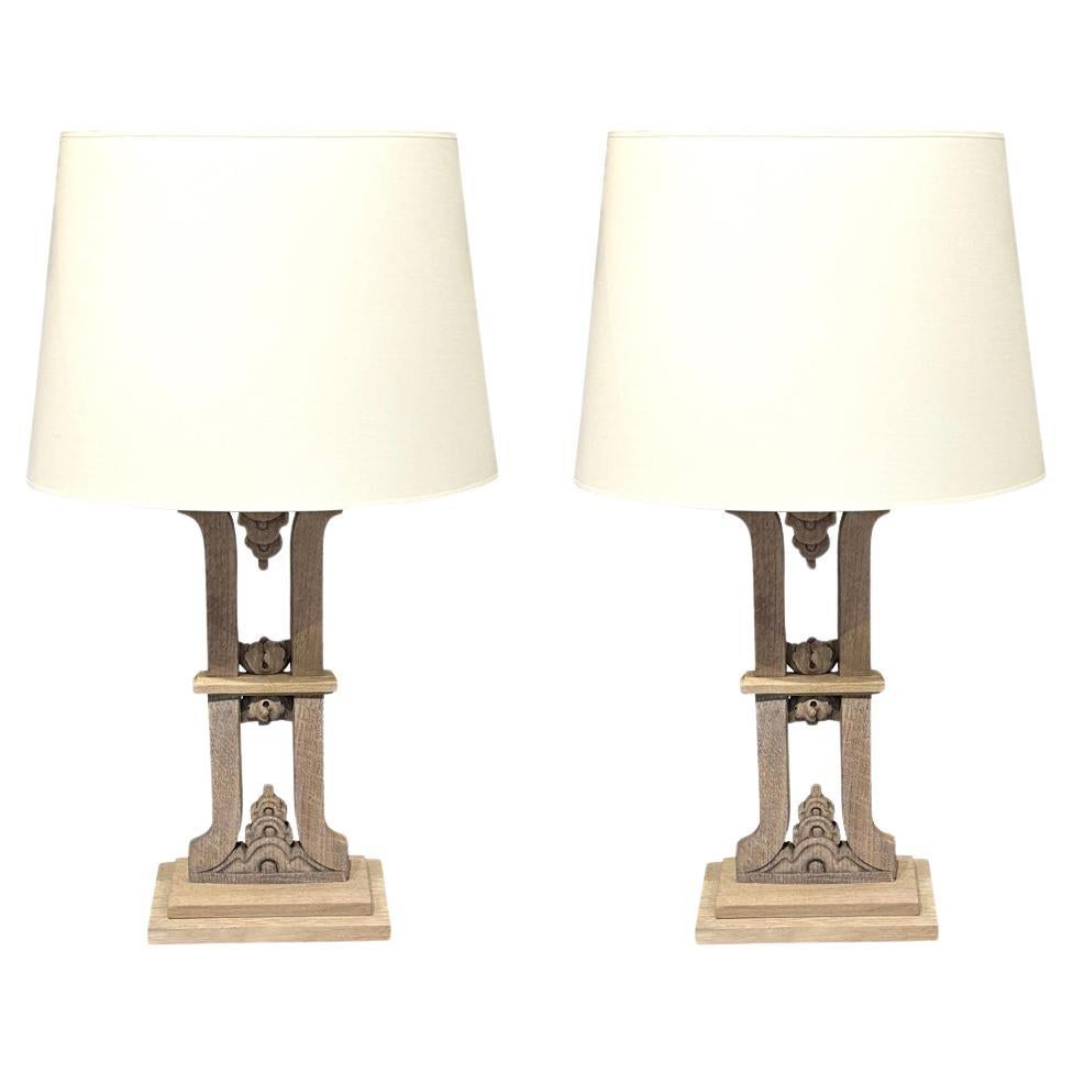 Paire de lampes à balustre en bois sculpté taupe avec abat-jour, Belgique, années 1920
