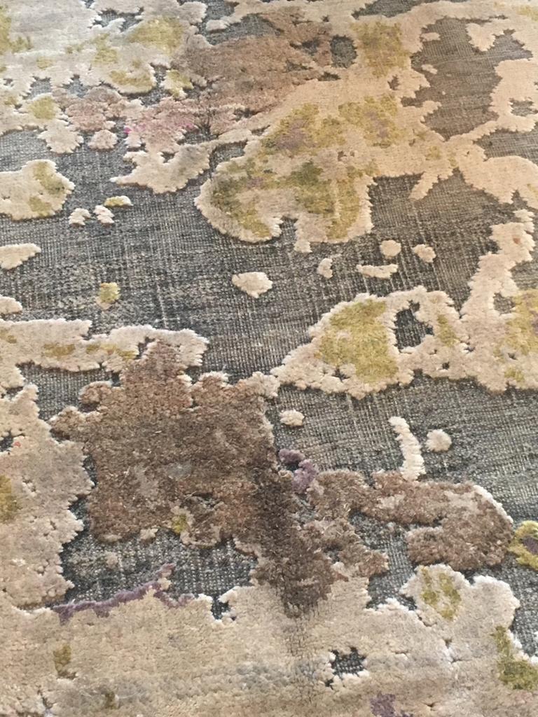 Handgeknüpfter abstrakter Teppich aus Wolle und Seide in Taupe, Rose und Limonenrot, auf Lager 12'x15'  im Angebot 8