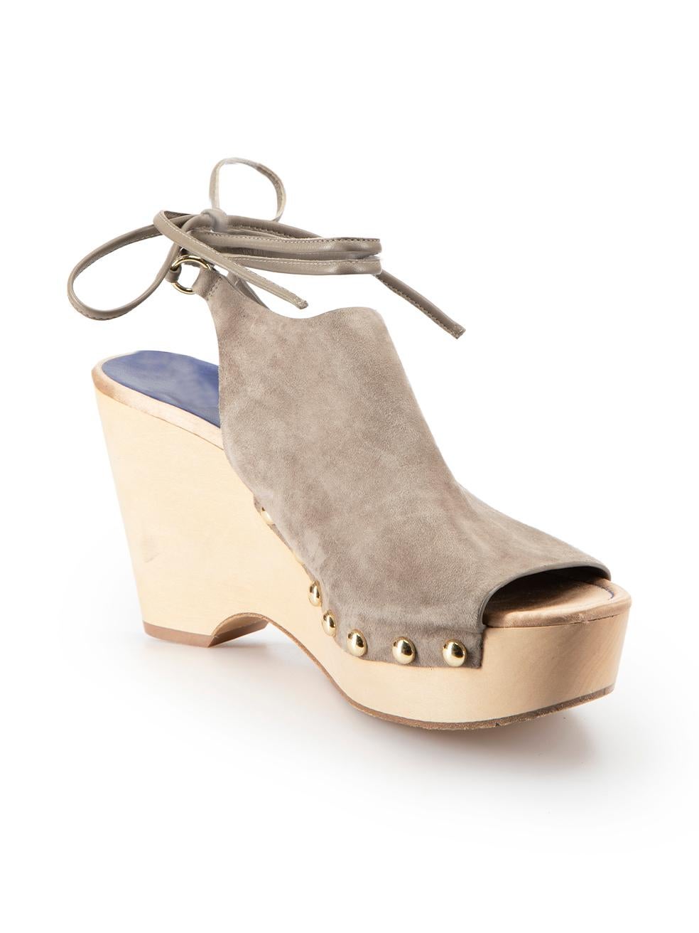 CONDITION is Very good. Minimal wear to shoes is evident. Minimal wear to both wedge heels with marks to the wood and scuffs to the metal studs on this used Diane Von Furstenberg designer resale item.



Details


Taupe

Suede

Sandals

Wooden