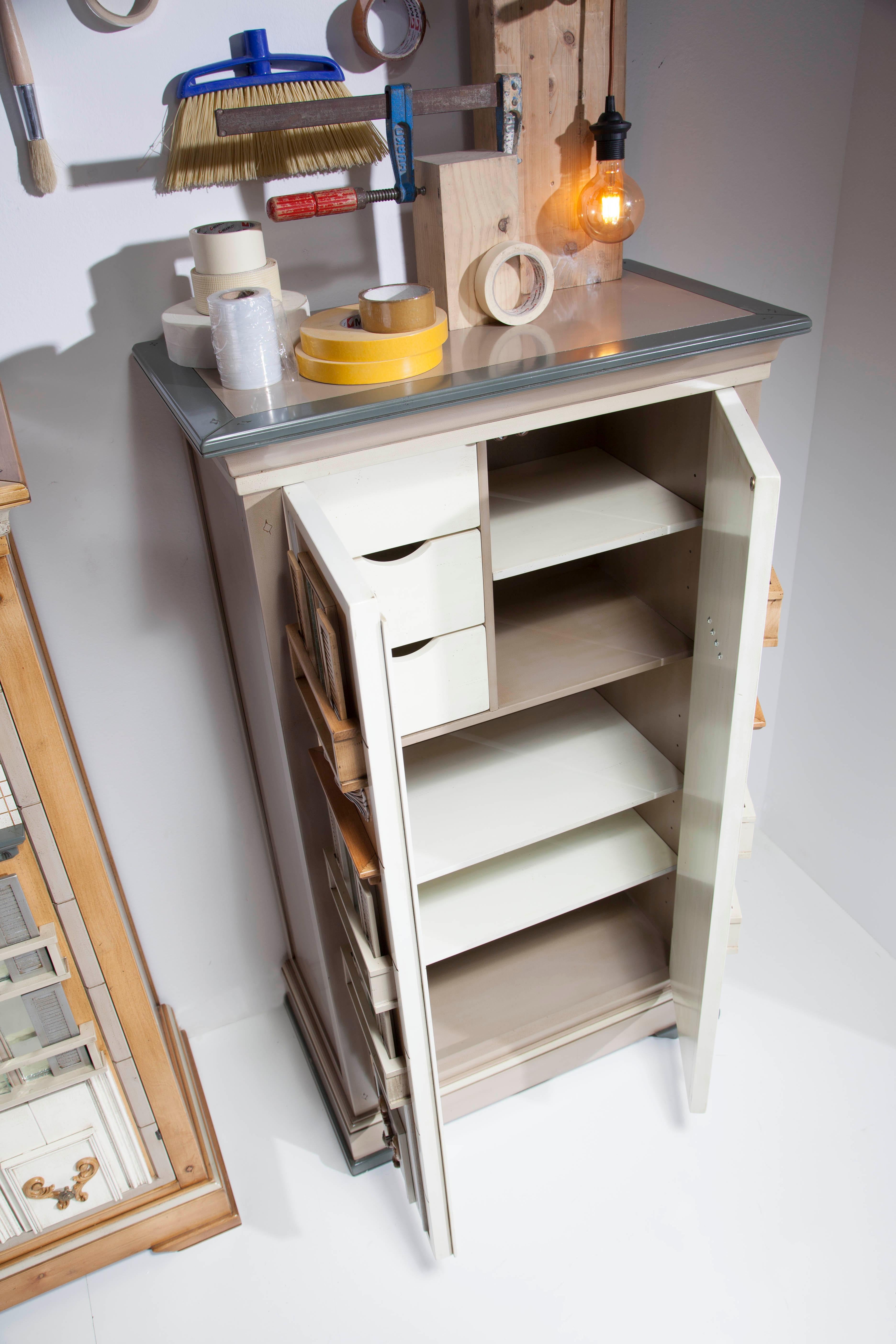 Taupefarbener Toscano-Schrank von Lola Glamour im Zustand „Neu“ im Angebot in Geneve, CH