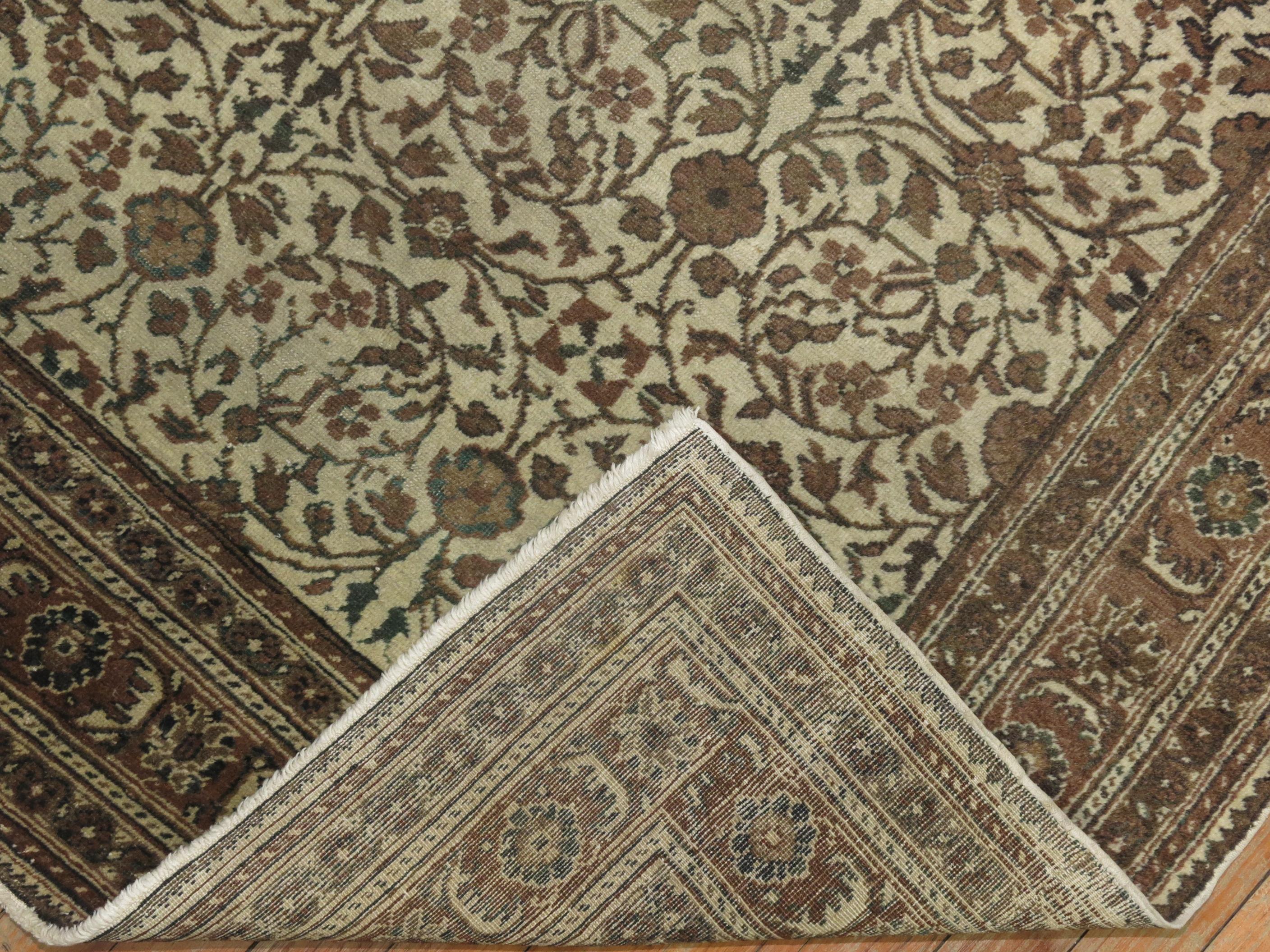 Neutraler türkischer Vintage-Teppich 4' x 6' (Industriell) im Angebot