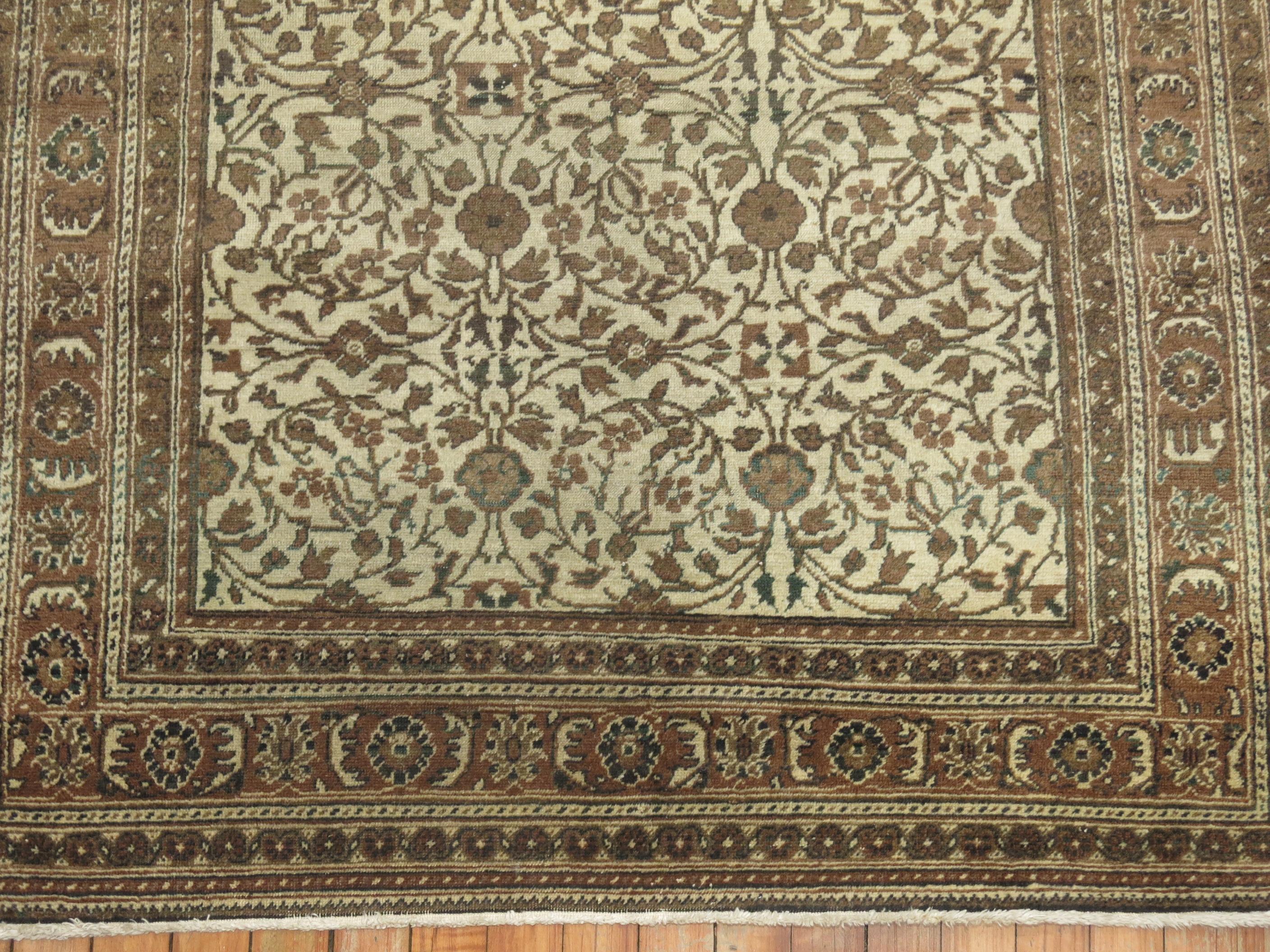 Hand-Woven Neutral Vintage Turkish 4' x 6' Rug For Sale