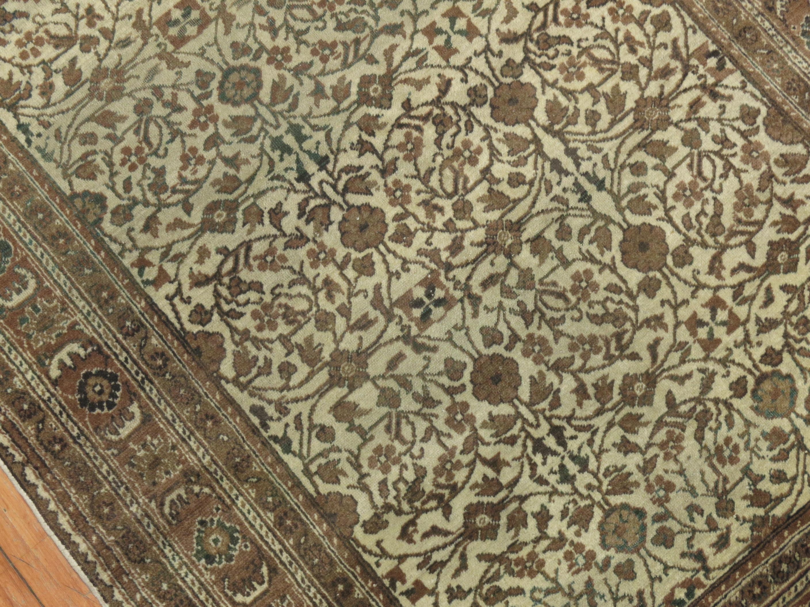 Neutraler türkischer Vintage-Teppich 4' x 6' (Handgewebt) im Angebot
