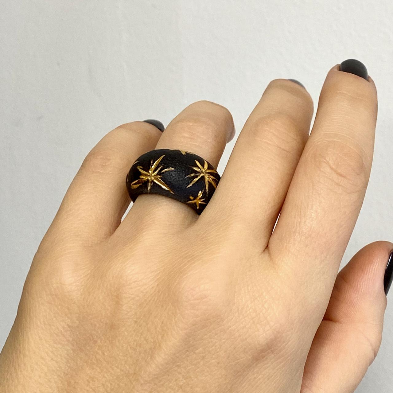 Black Porcelain Ring Tauri In New Condition For Sale In London, GB