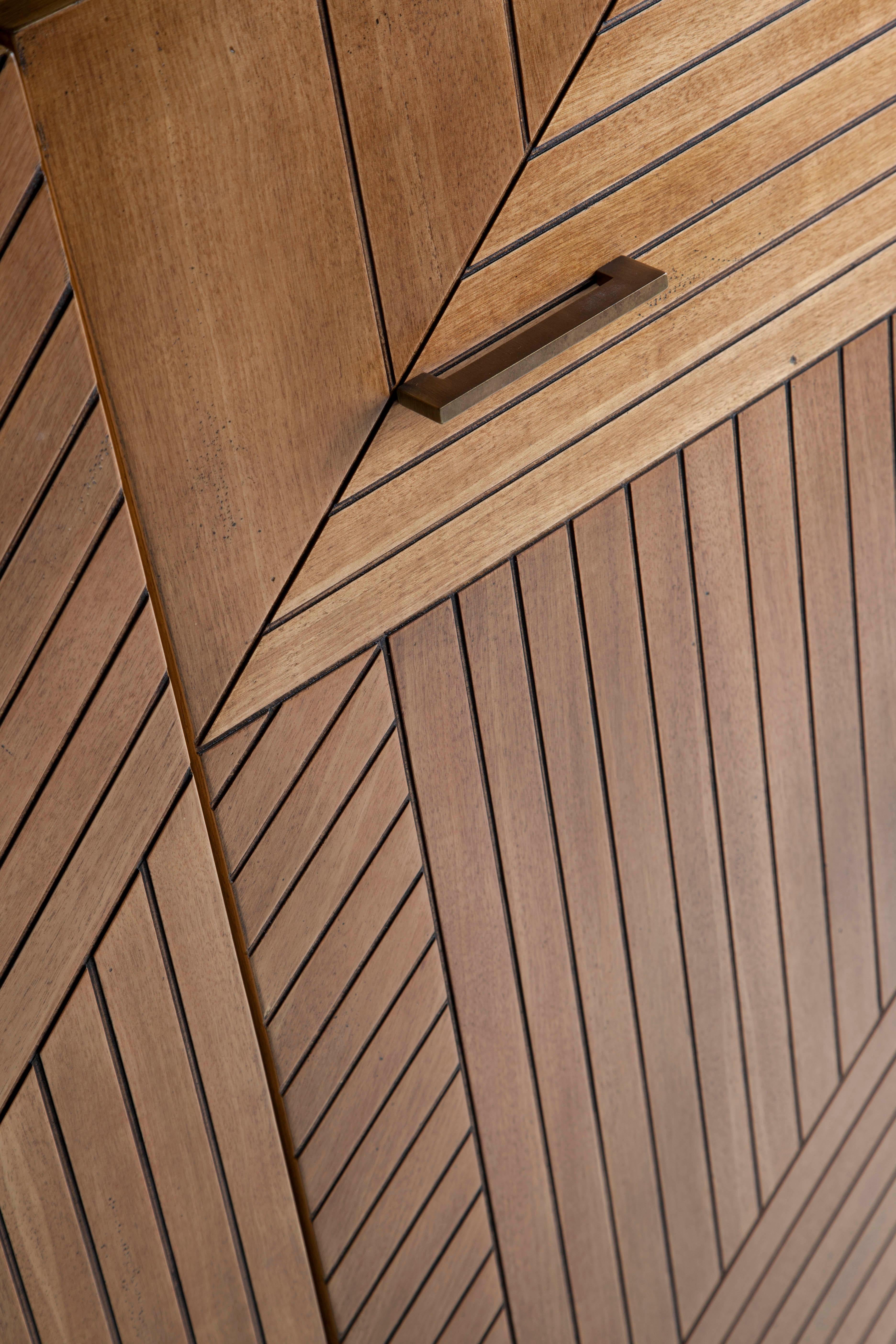 Postmoderno Armadio in legno Tauro di Lola Glamour in vendita