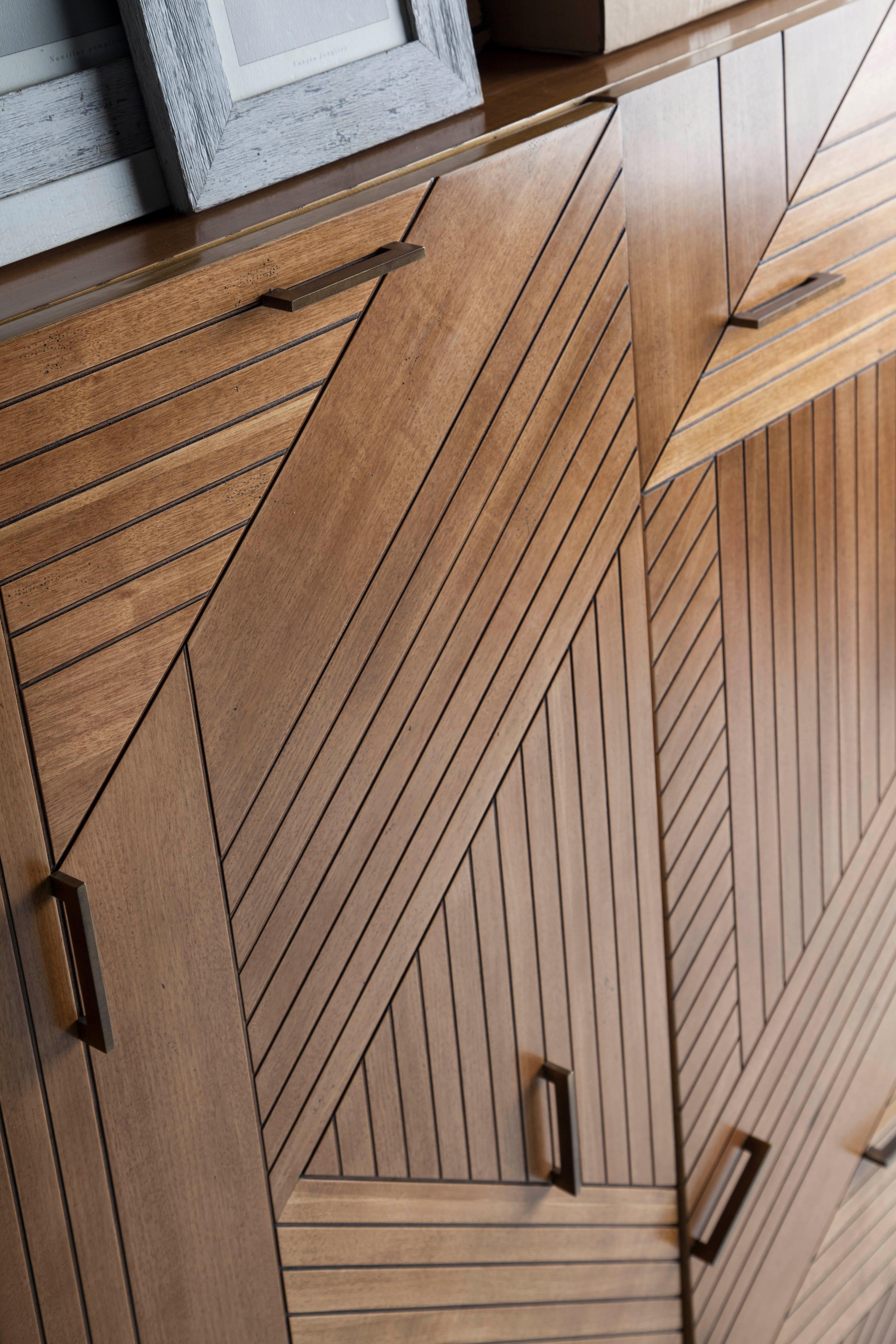 Armadio in legno Tauro di Lola Glamour in vendita 1