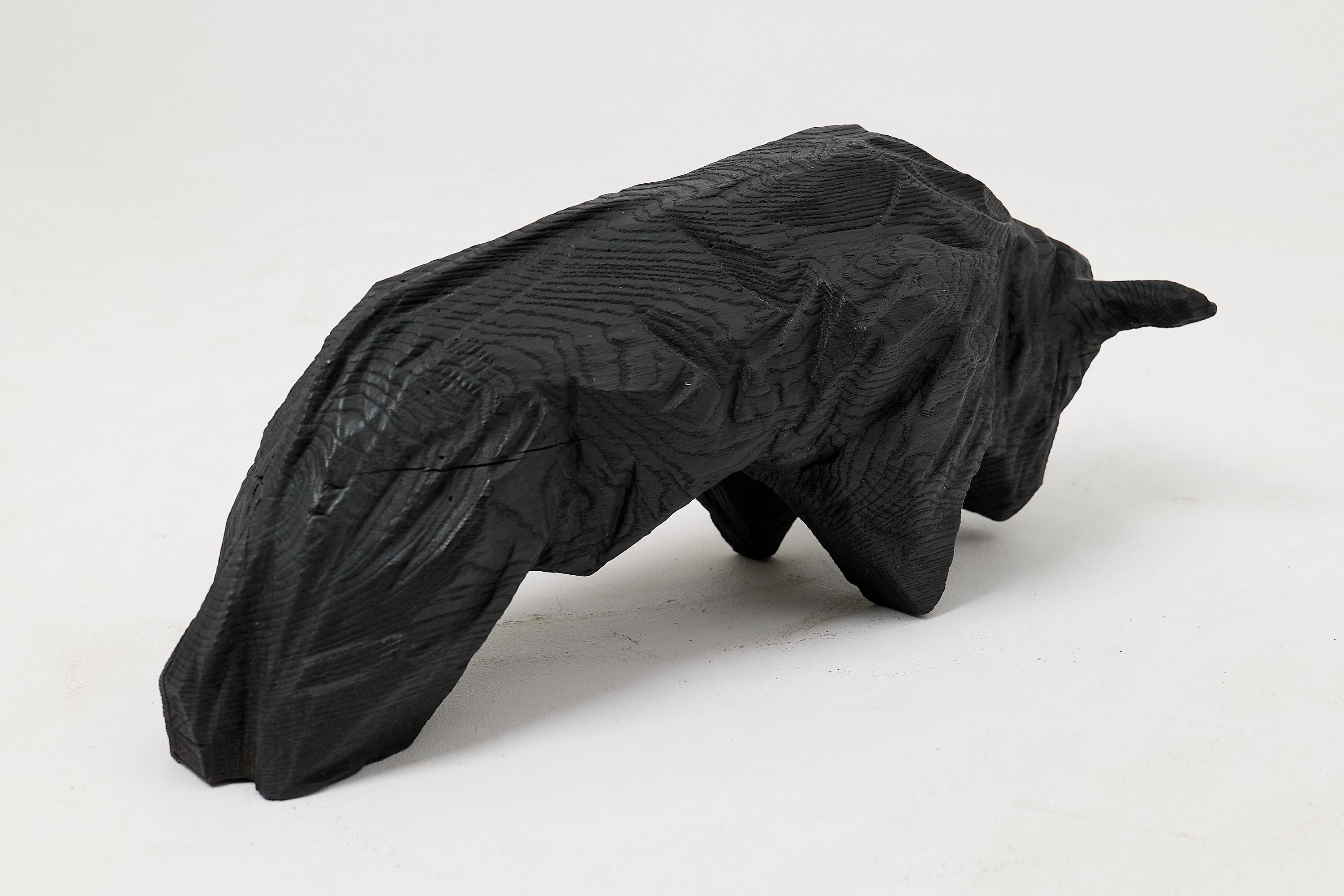 Taurus, scolpito con la motosega, Burnt Oak in vendita 2