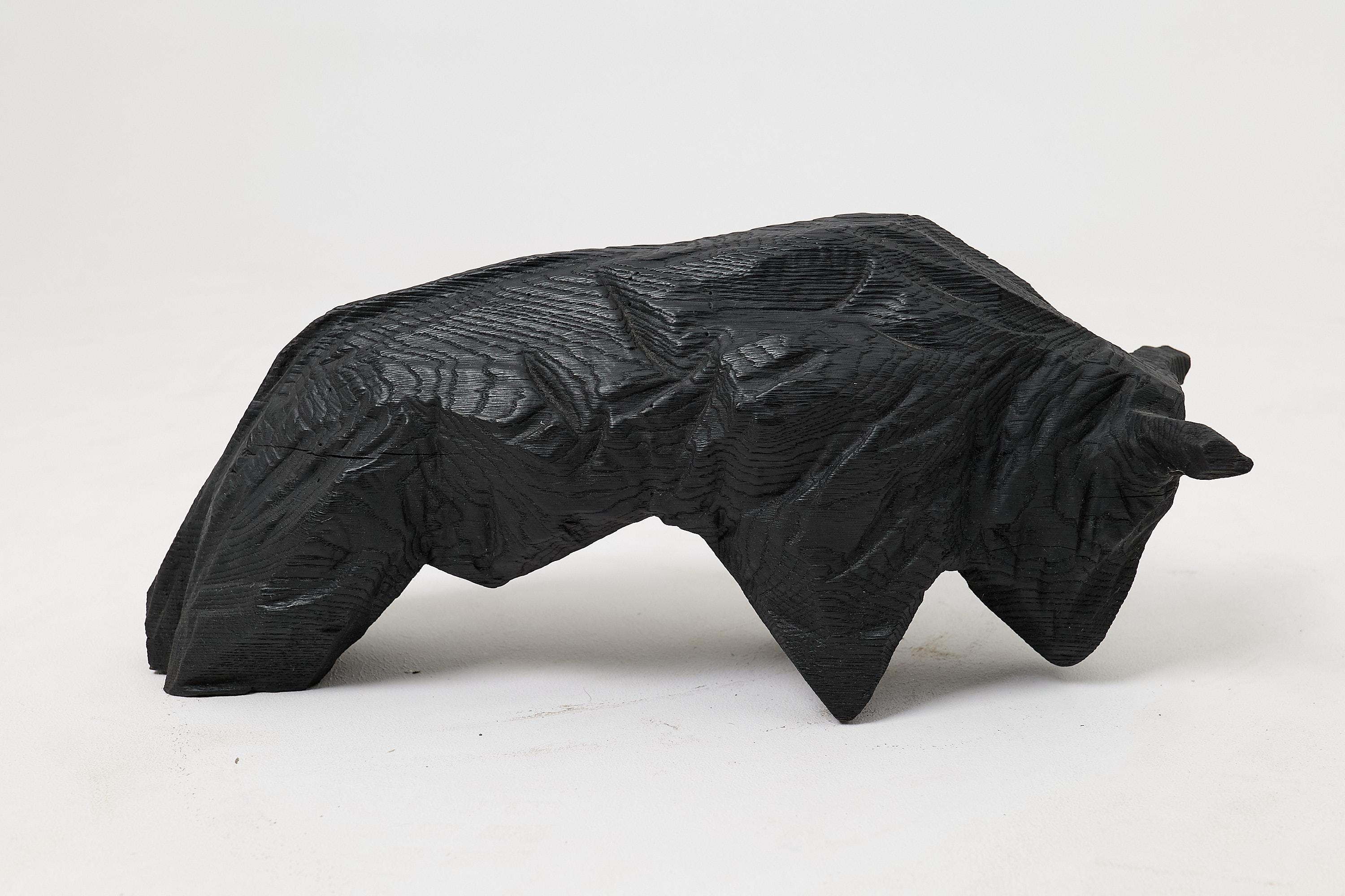 Taurus, scolpito con la motosega, Burnt Oak in vendita 3