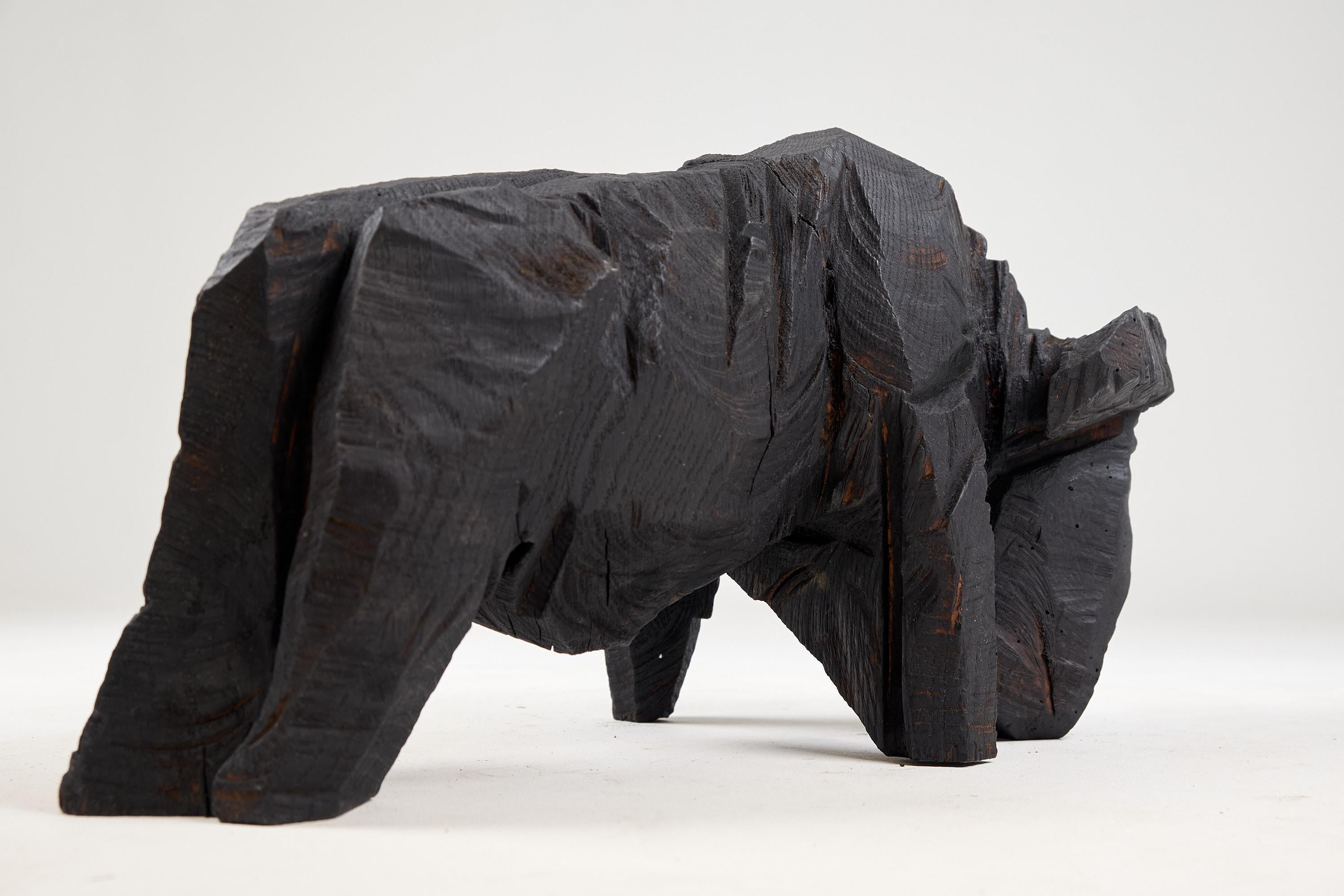 Taurus, scolpito con la motosega, Burnt Oak in vendita 5