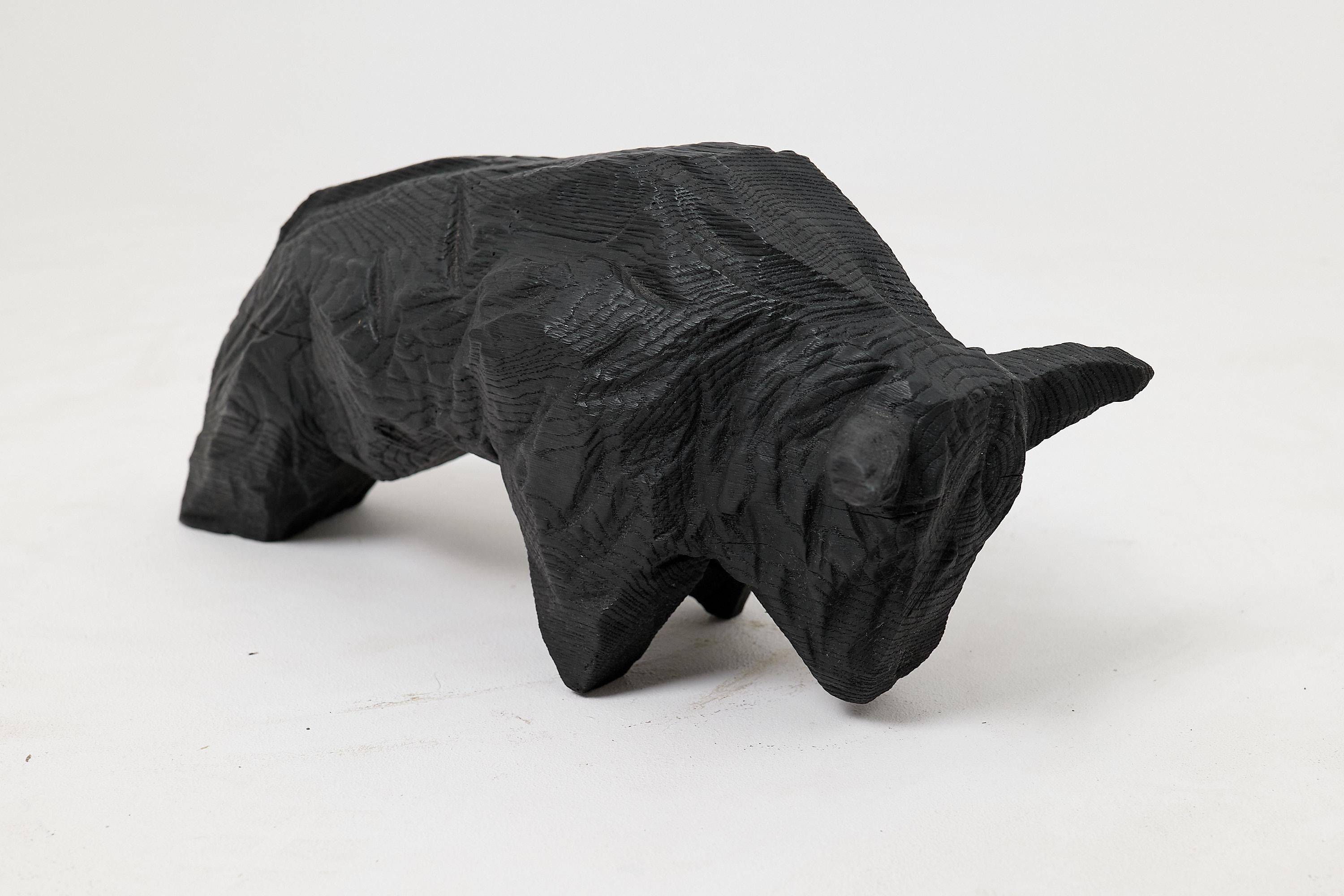 Taurus, scolpito con la motosega, Burnt Oak in vendita 5